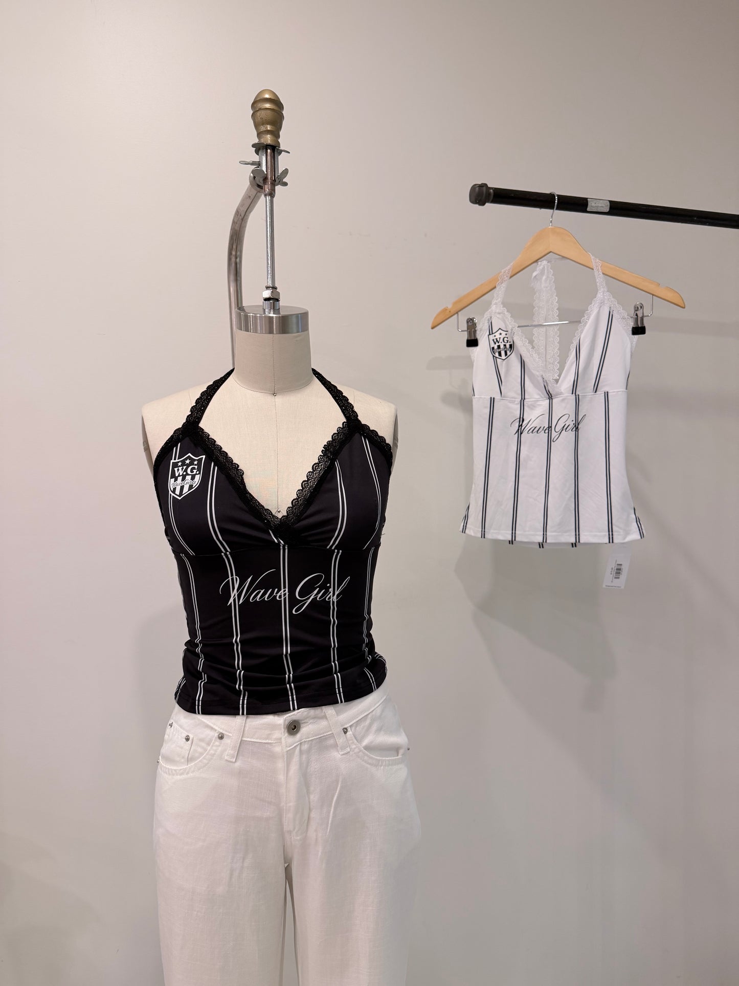 BILLIE Sporty halter top