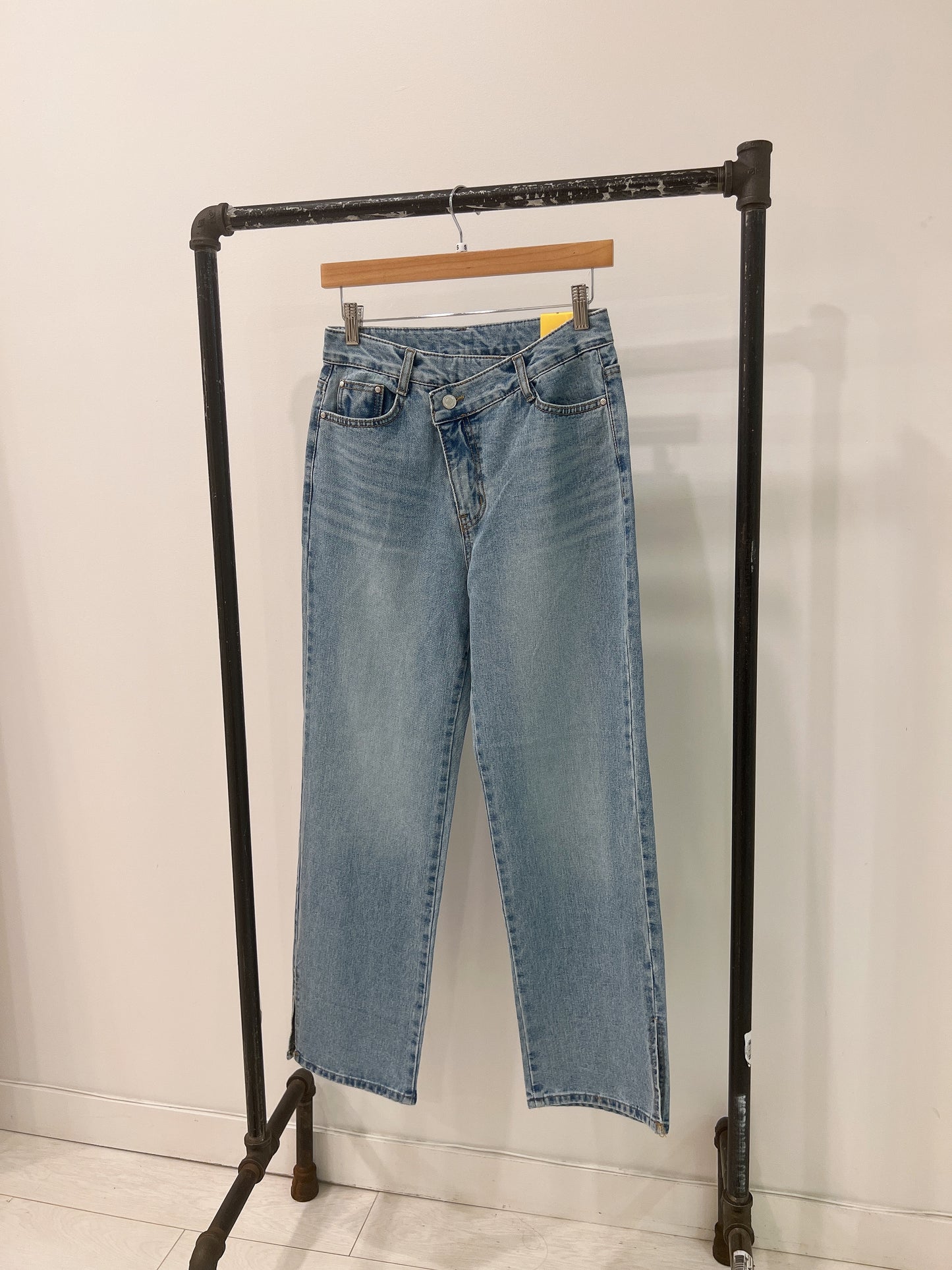 CONIKA Asymmetric zipper jeans