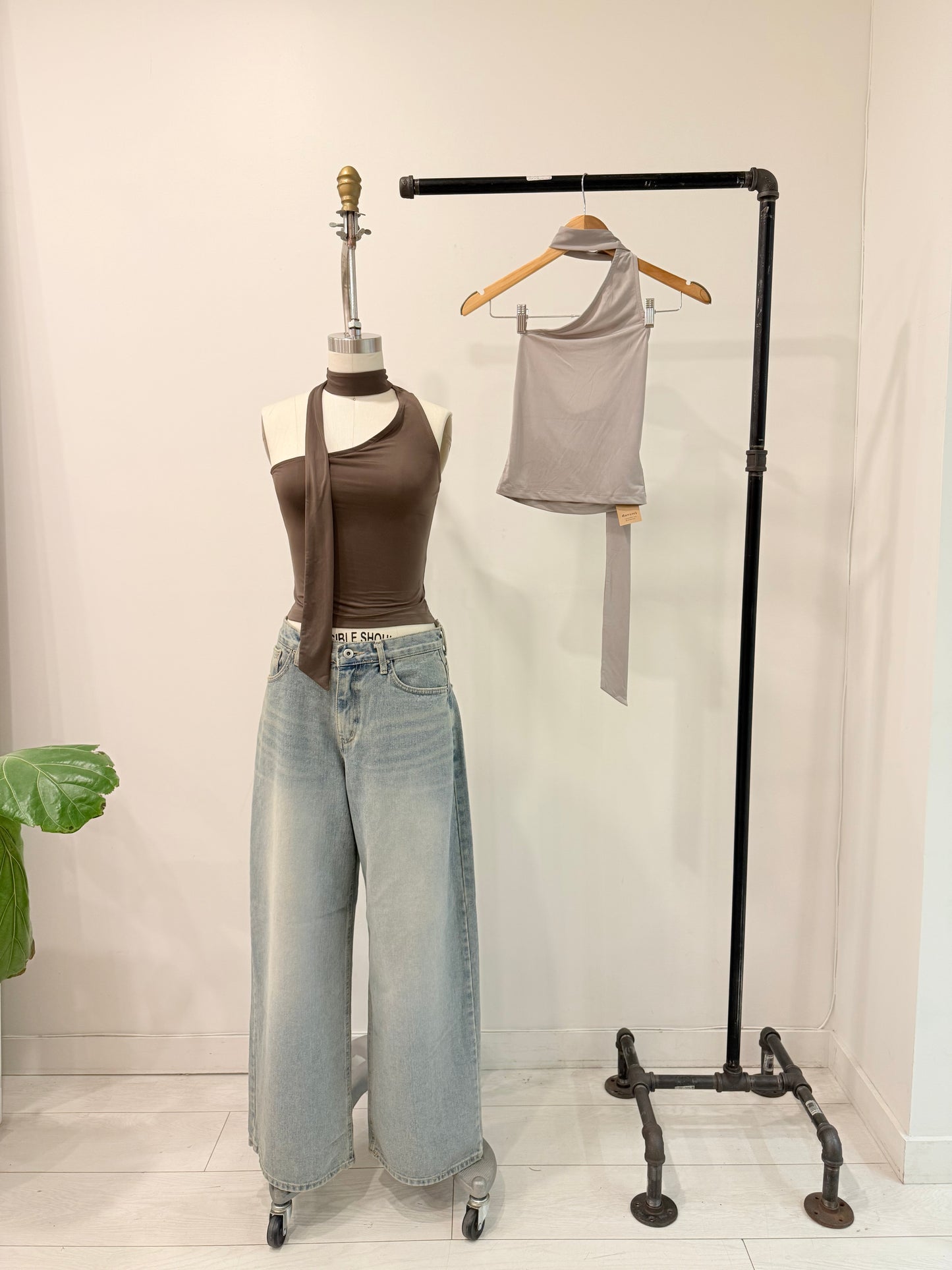 ZAMO One shoulder choker top