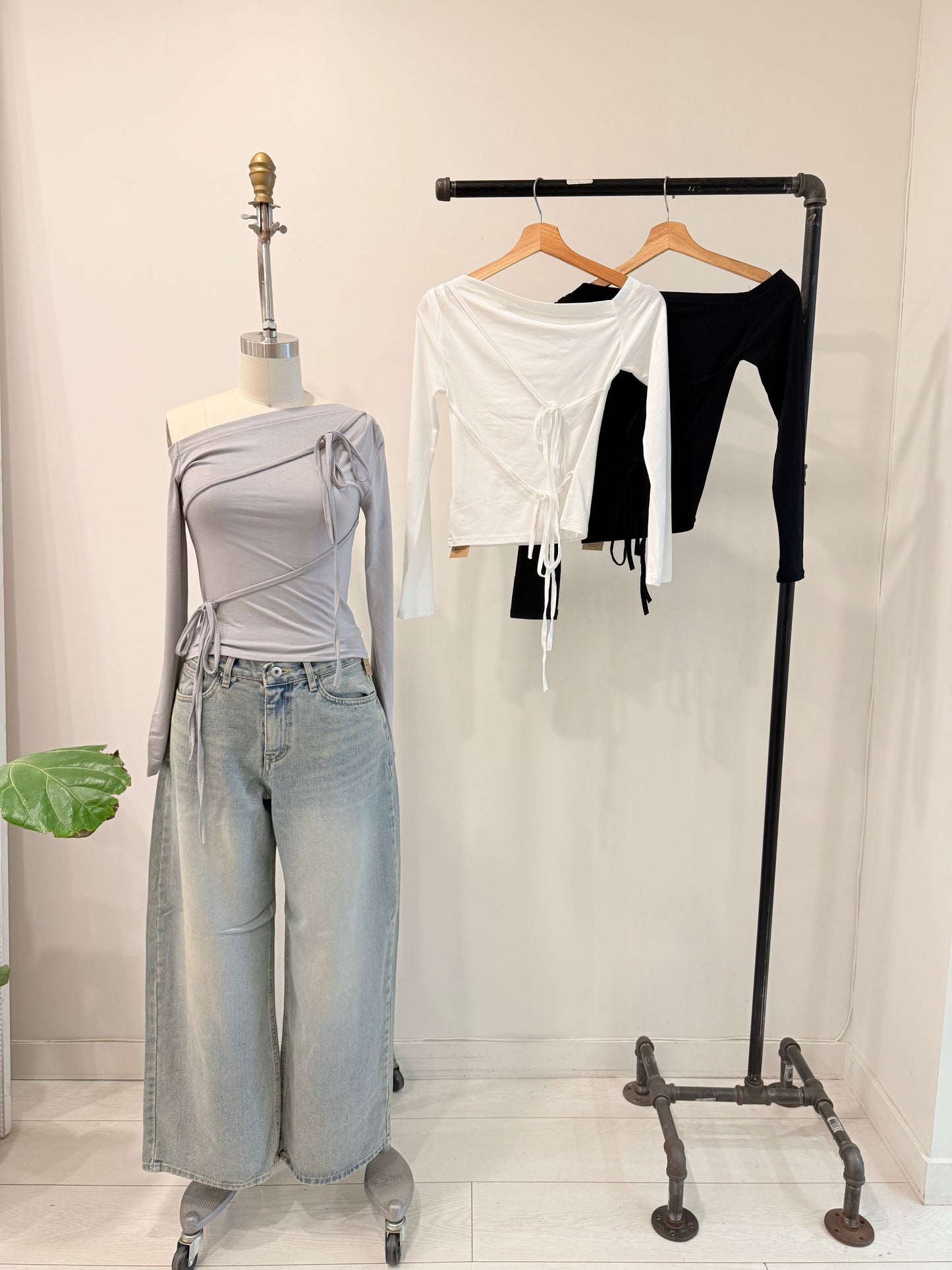 IZZY Off shoulder tie top