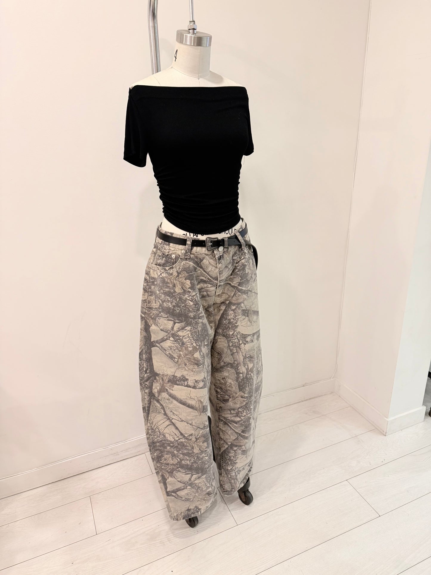 CORTIS  Camo barrel jeans