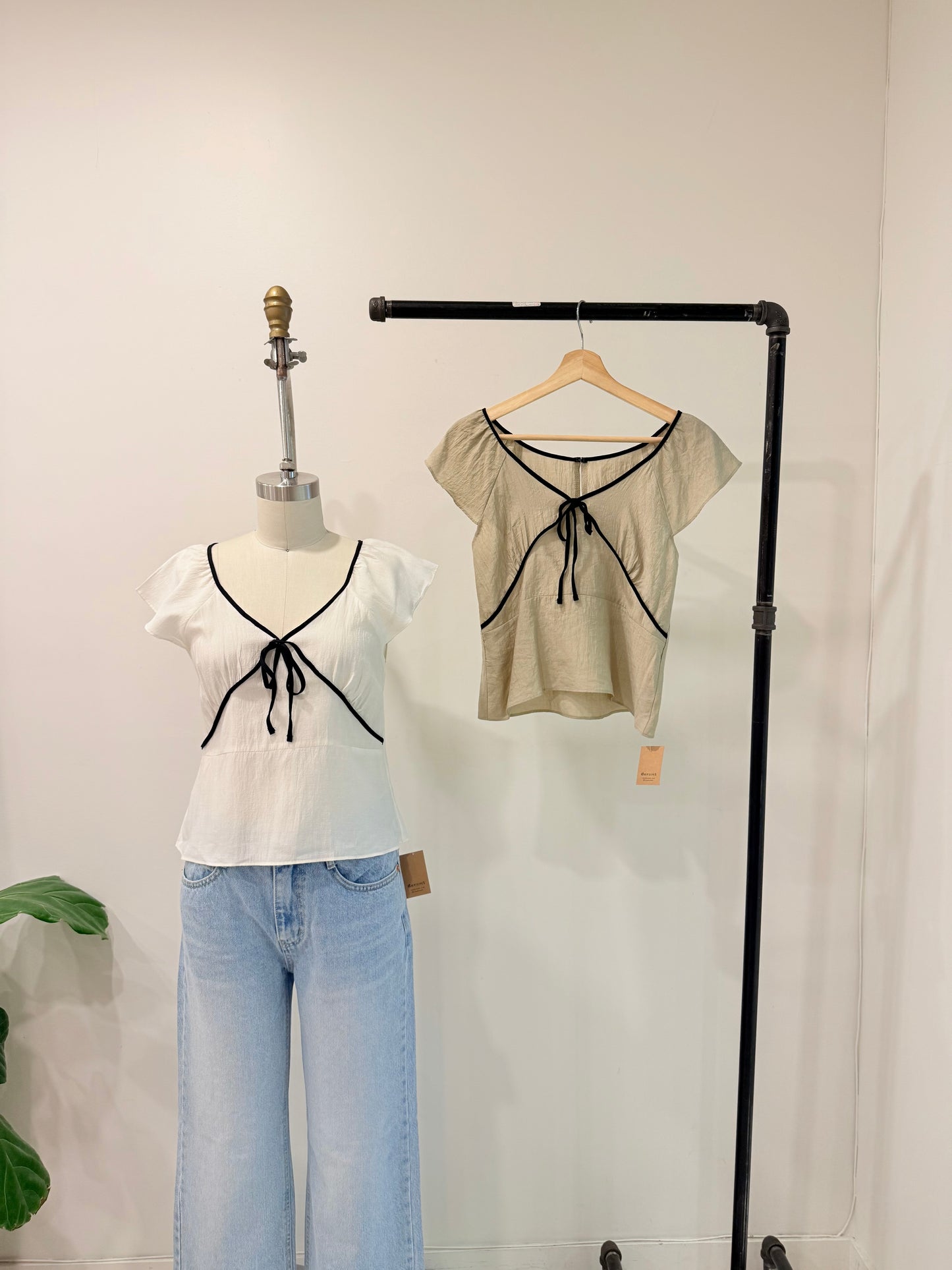 TRILL Contrast Piping top