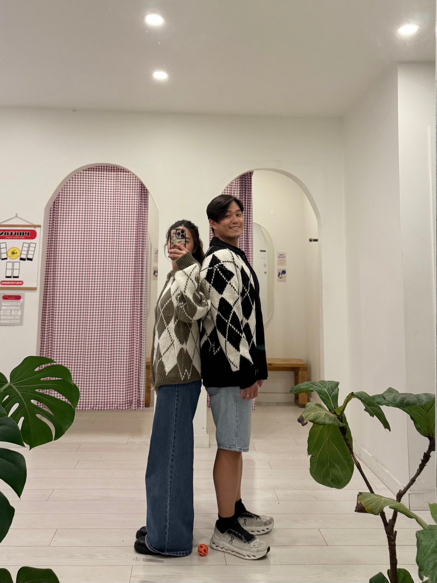 TOHO Argyle zip-up sweater