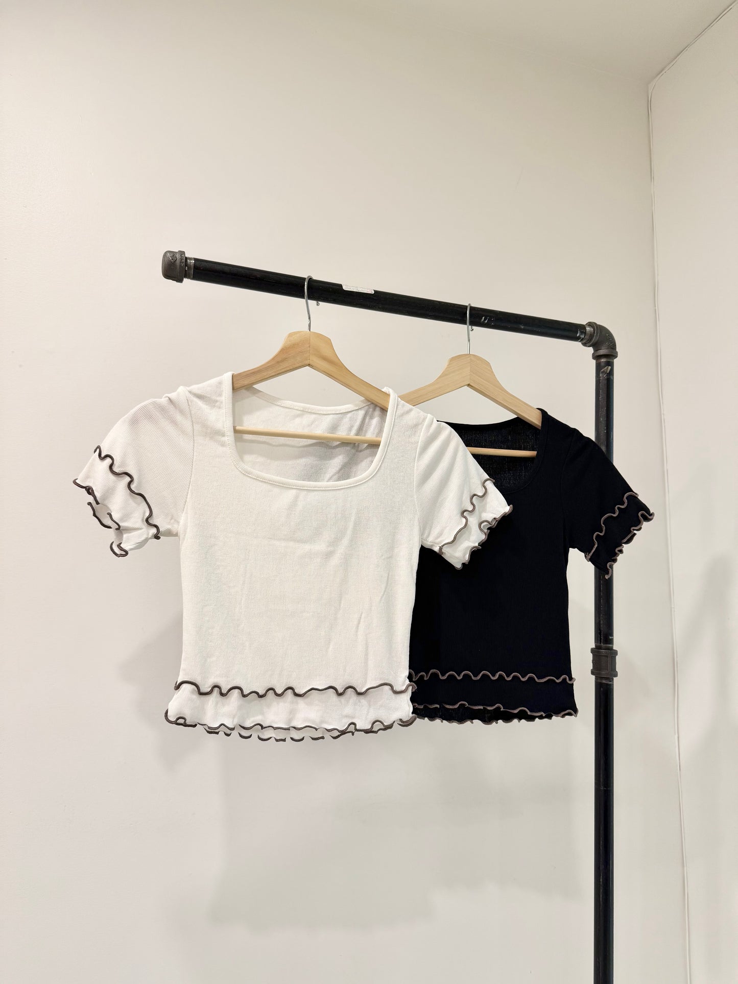 EMBER Lettuce edge tee