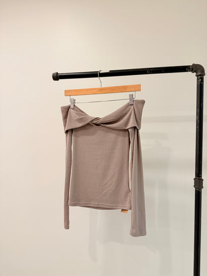 RIFF Twisted off shoulder top