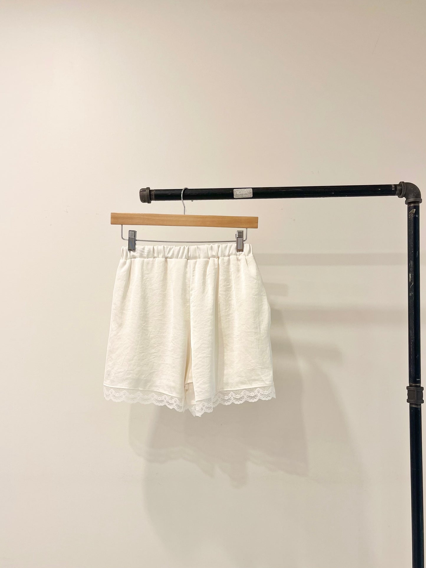 SOLENE Lace satin shorts