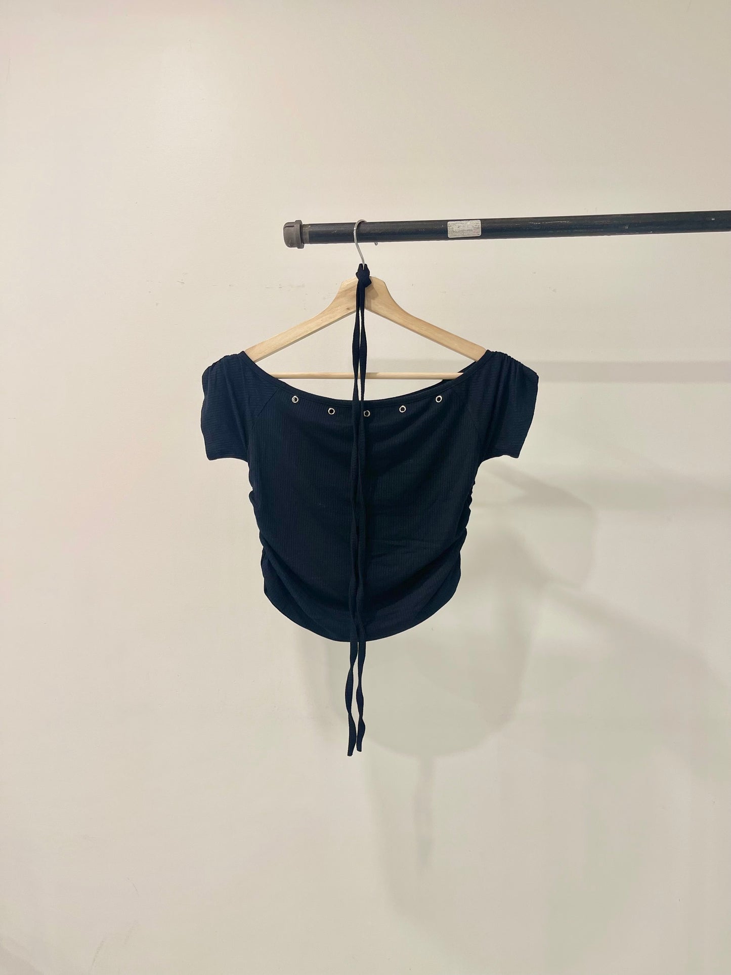 EVIE Eyelet-trim crop tee