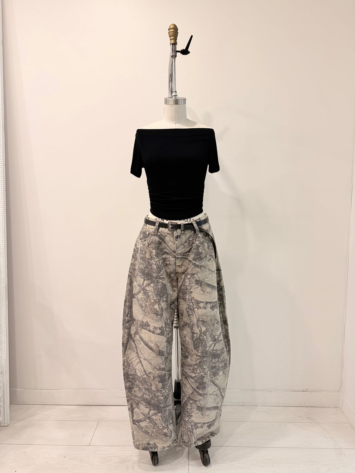 CORTIS  Camo barrel jeans