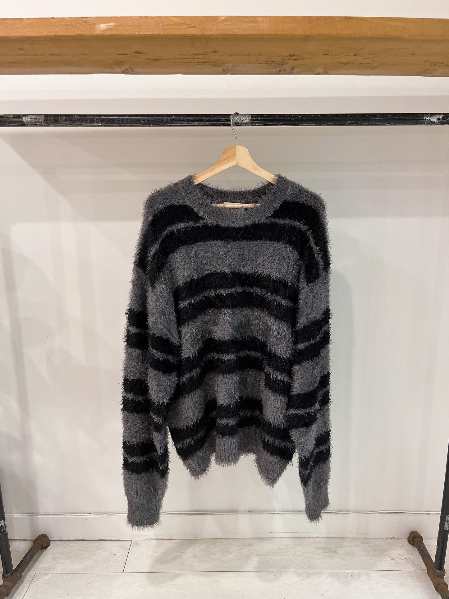 BORDER Stripe fuzzy sweater