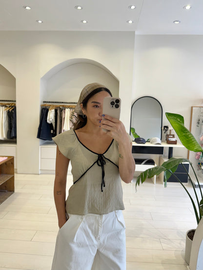 TRILL Contrast Piping top