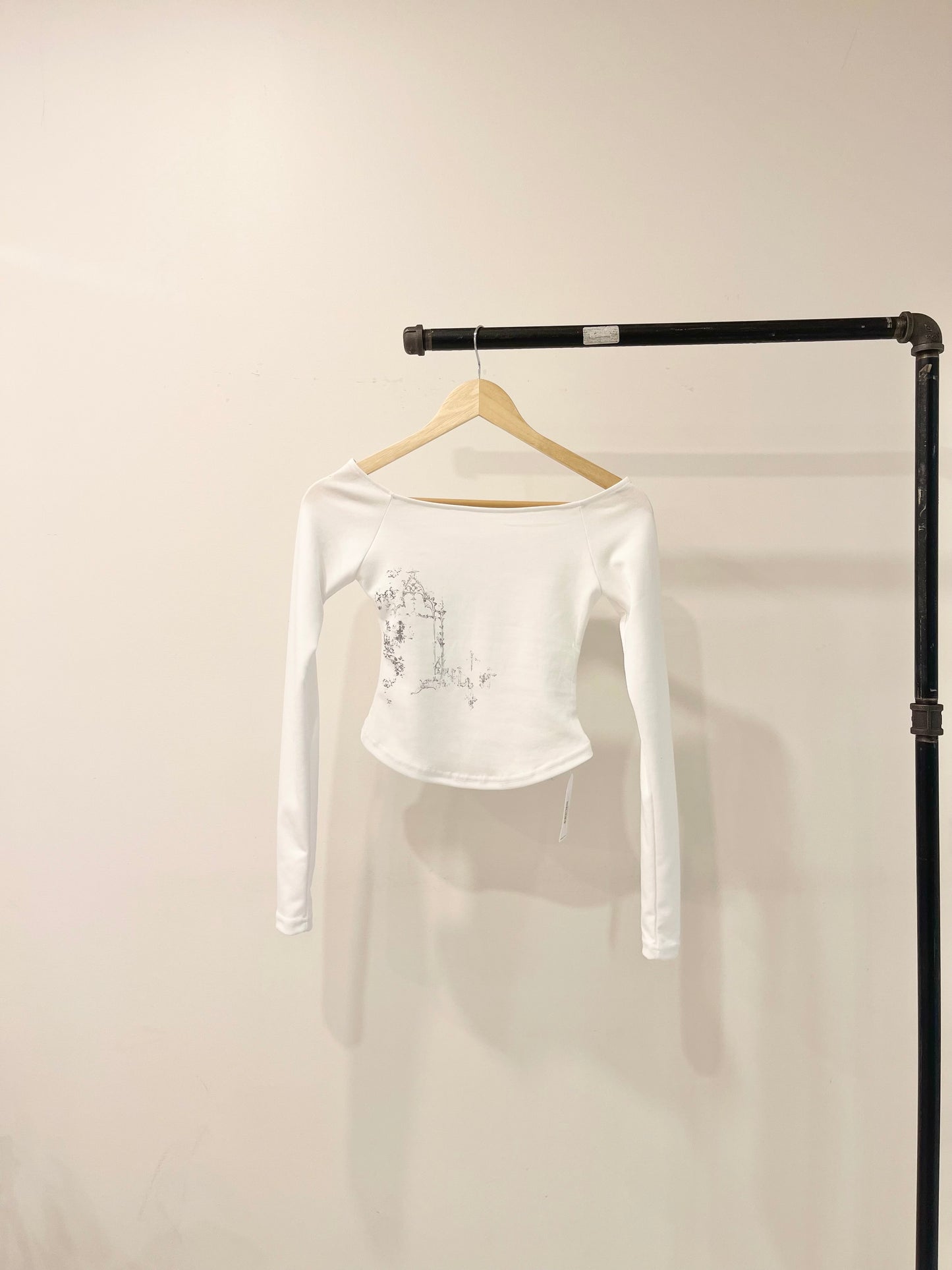 FLEUR Off-shoulder tee
