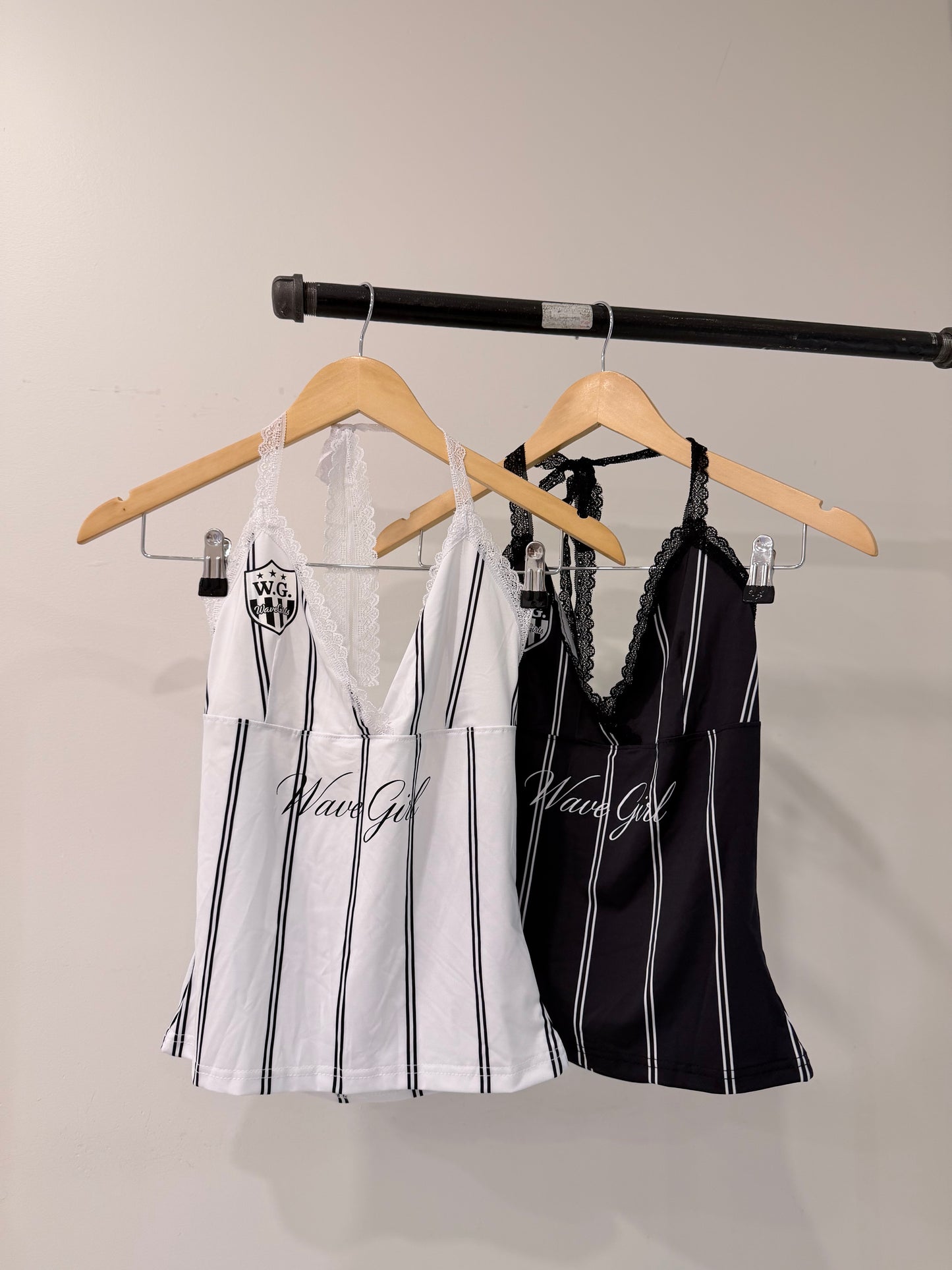 BILLIE Sporty halter top