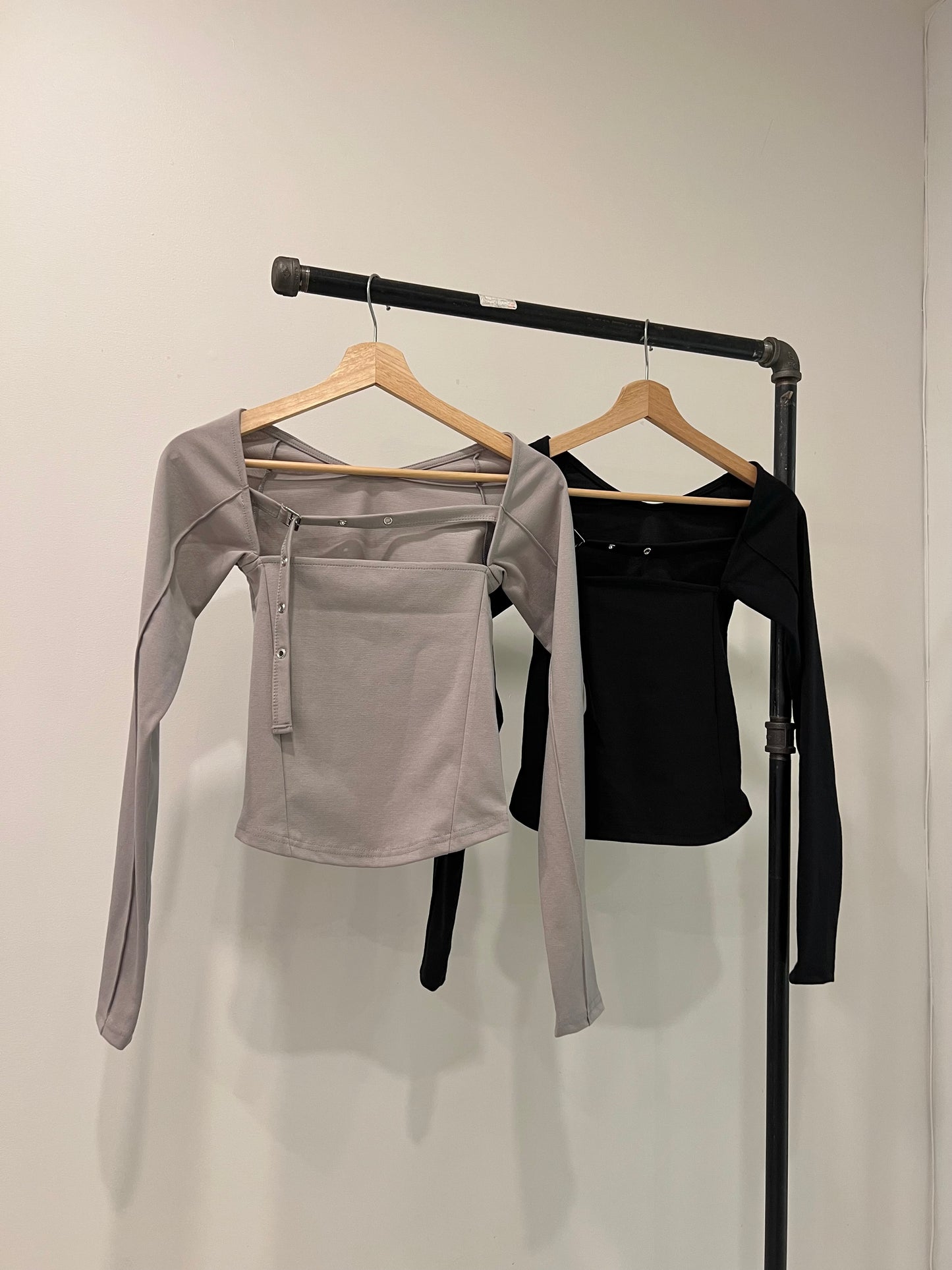 RUDY Belted neckline top