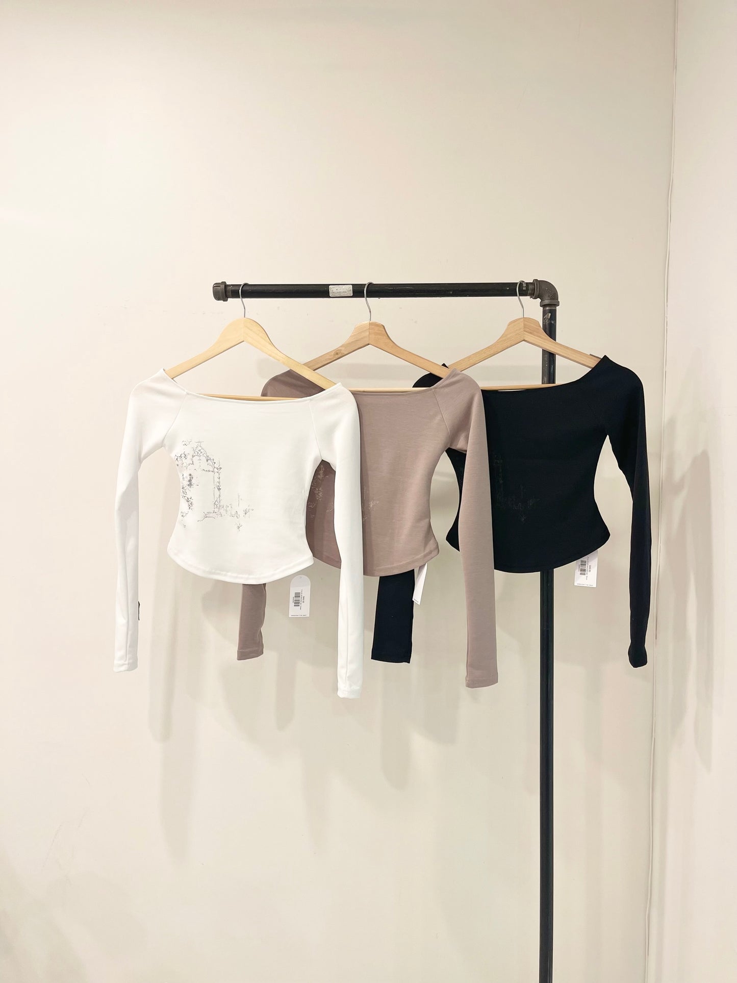 FLEUR Off-shoulder tee