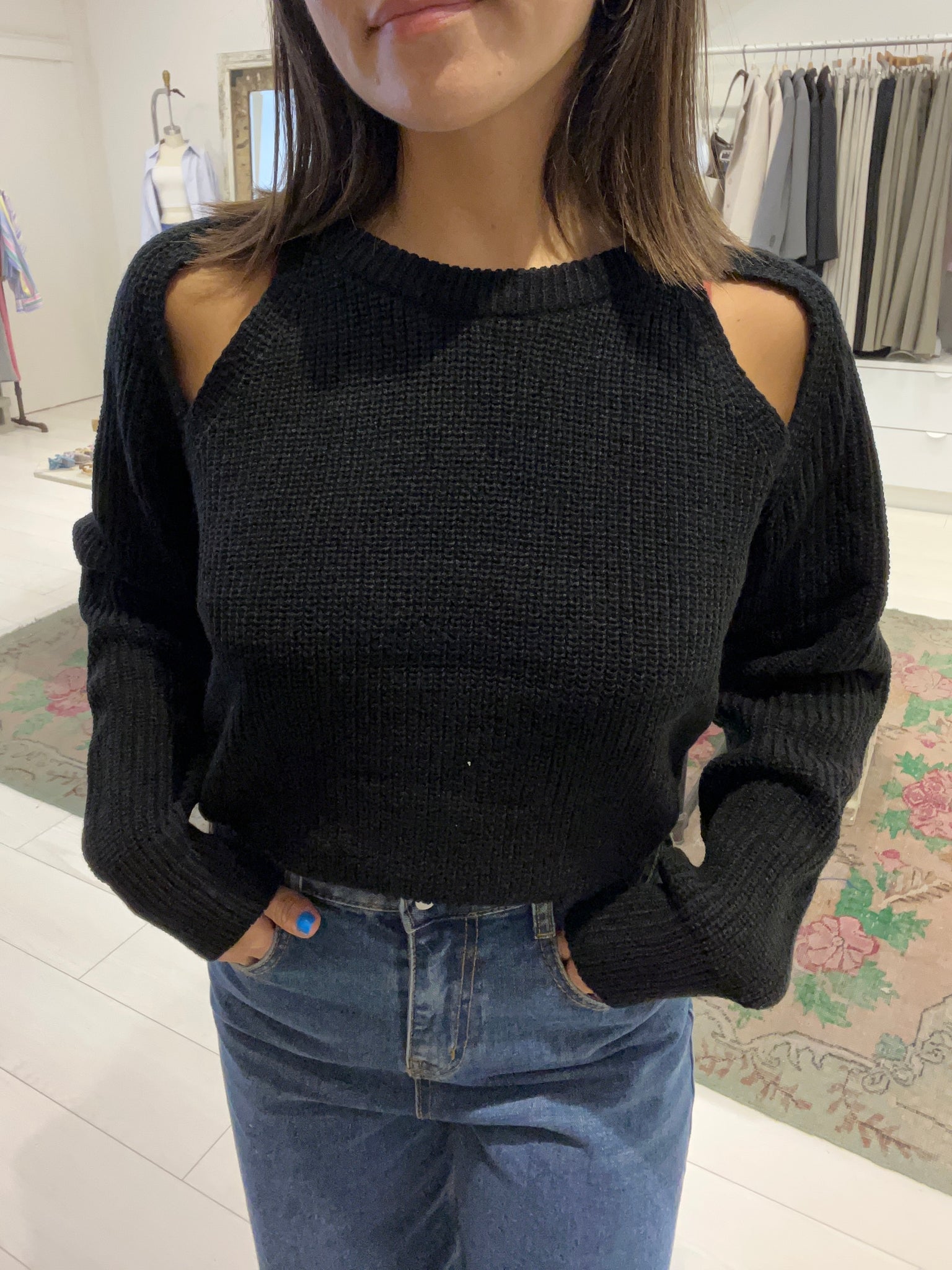 LOMI Cut out shoulder knit top