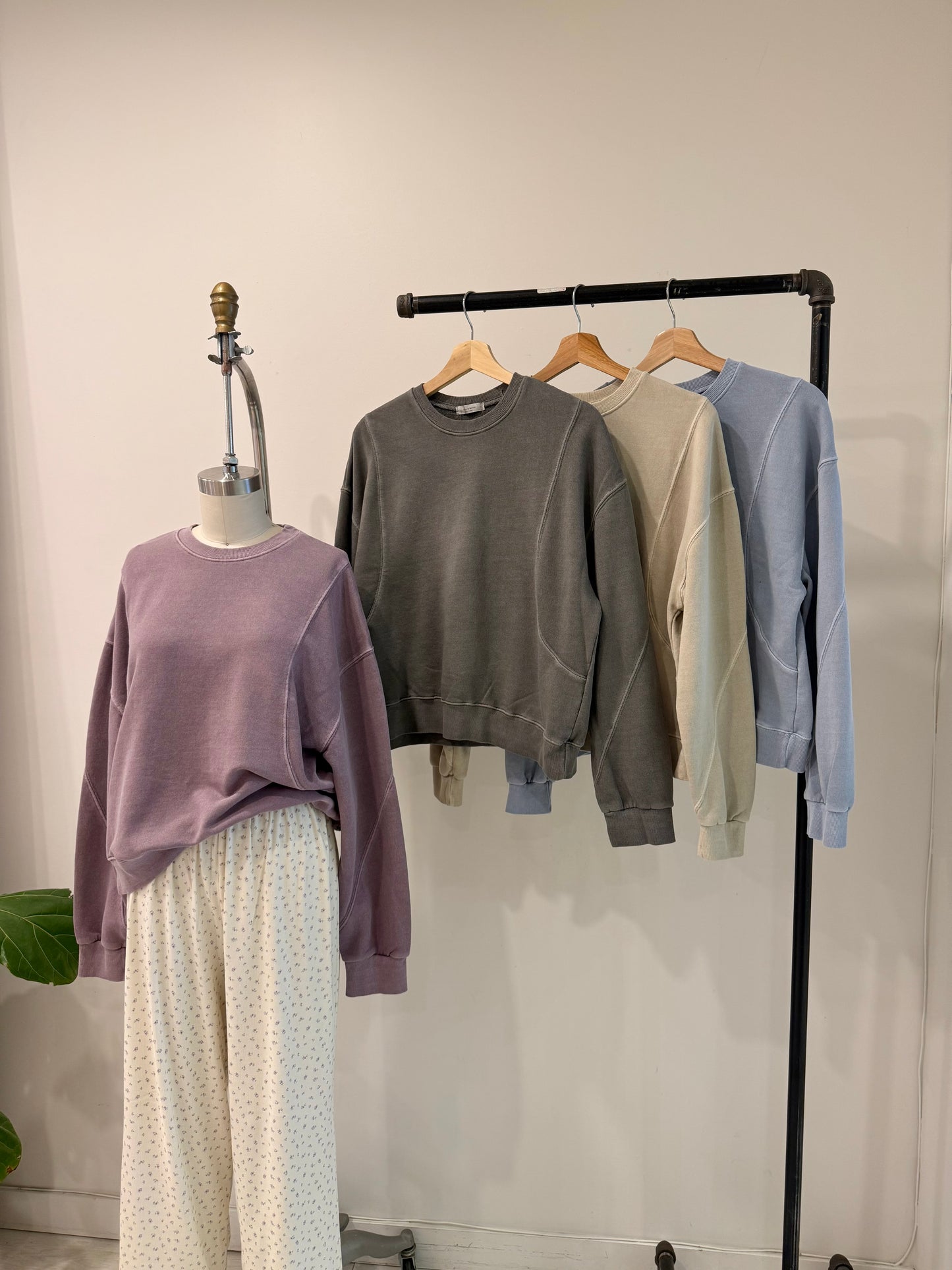 ROLL Sweatshirt