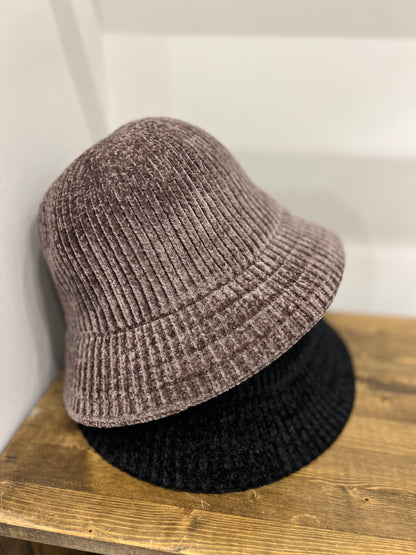 YOFIN Velour bucket hat