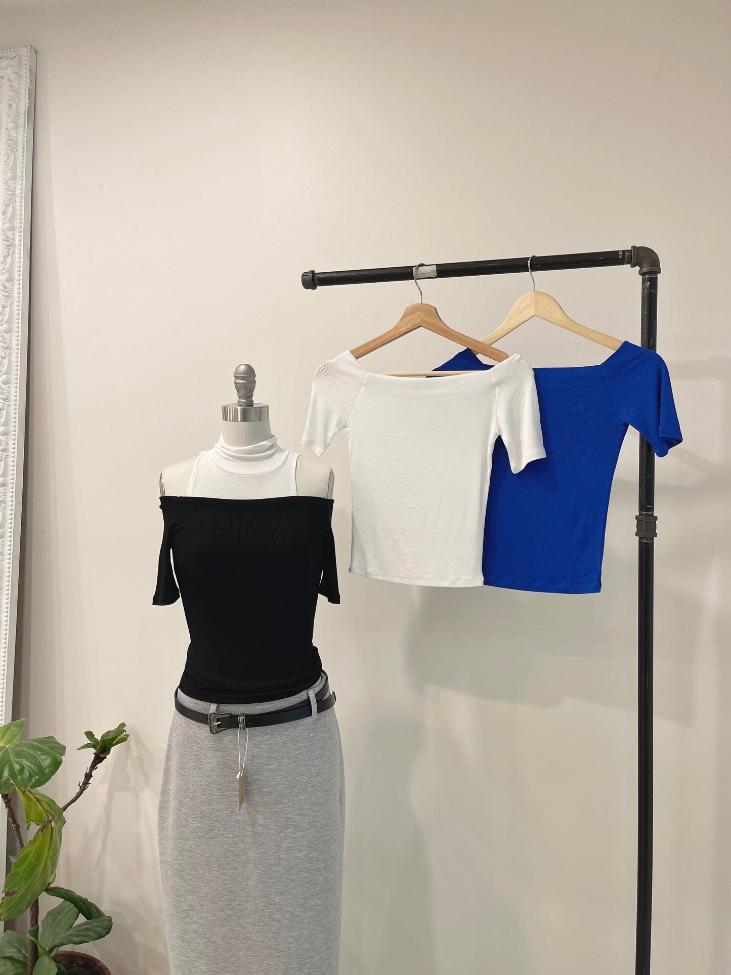 REESE Off-shoulder top