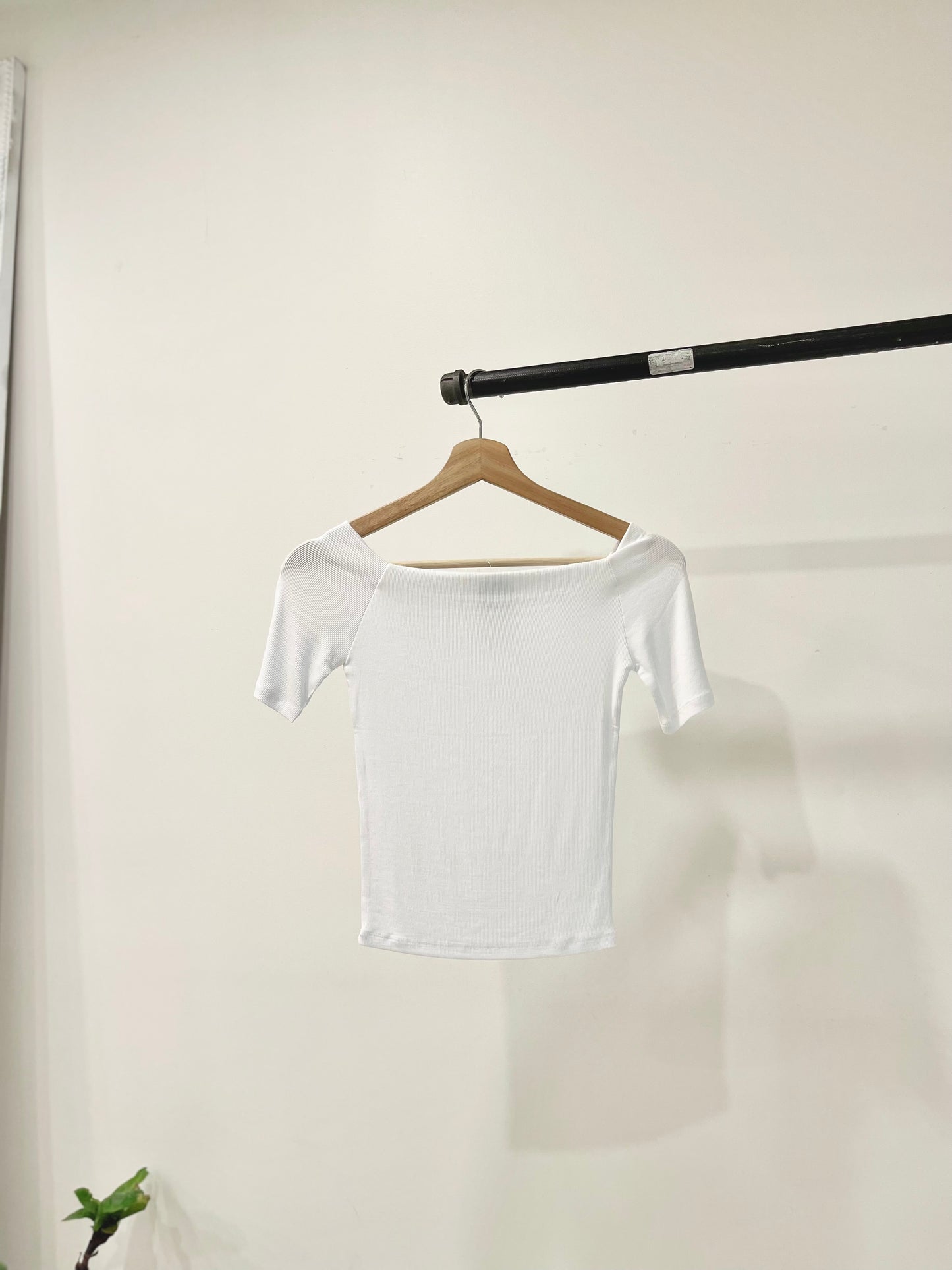 REESE Off-shoulder top