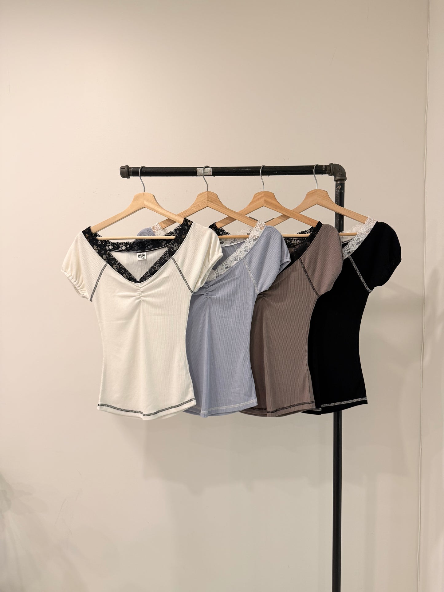DAPHNE Lace trim top