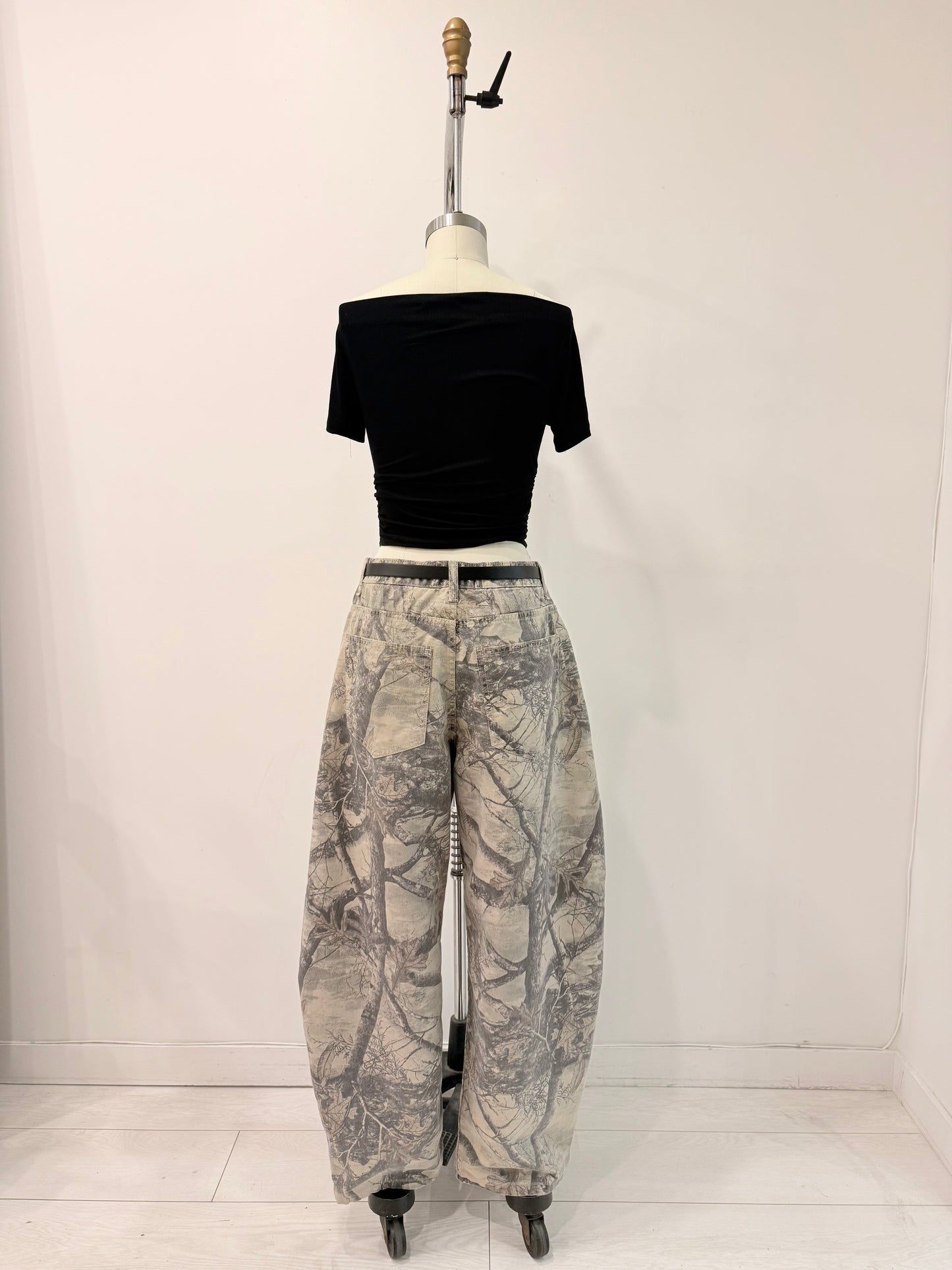 CORTIS  Camo barrel jeans