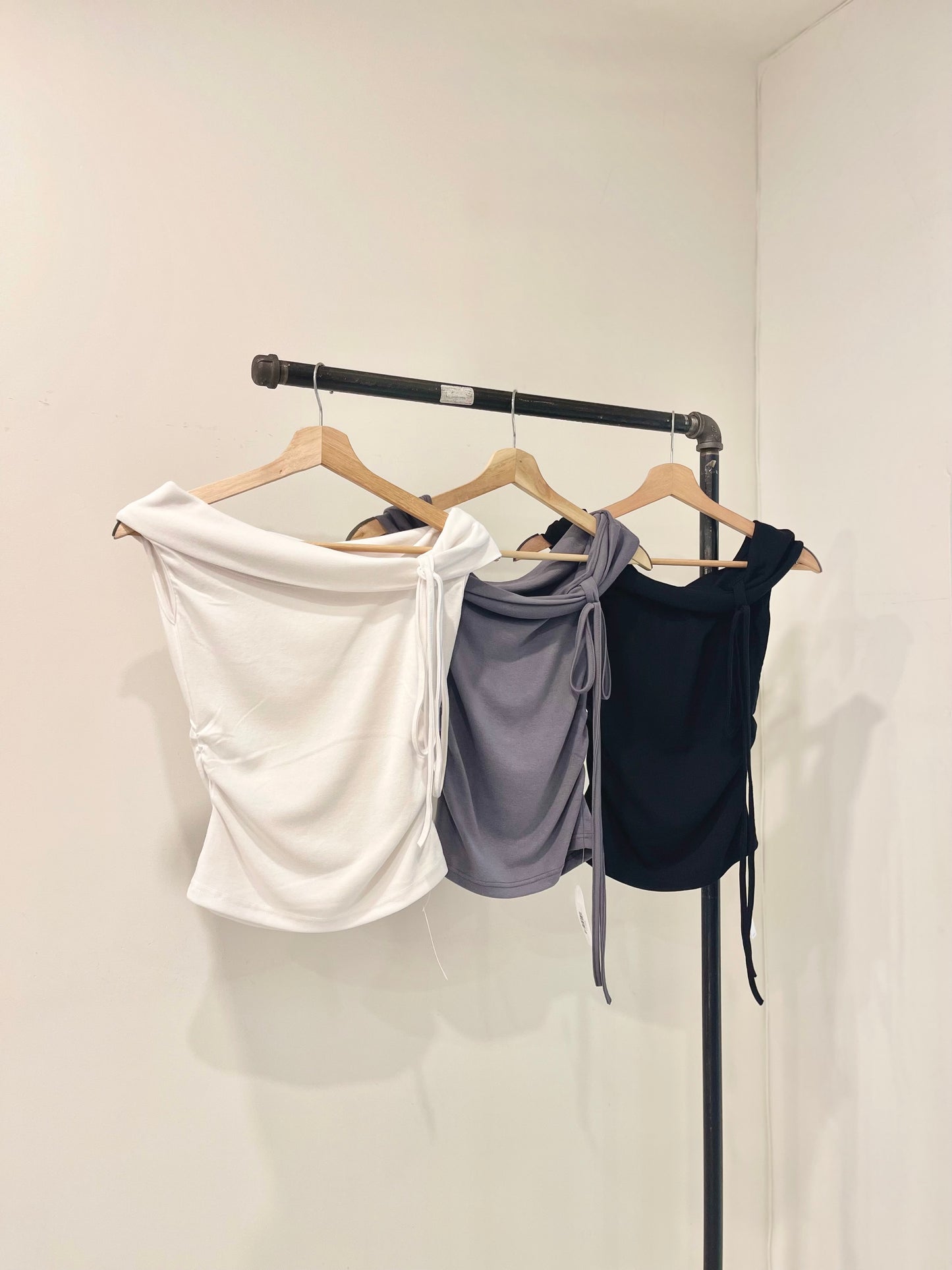ELLIE Off-shoulder tank