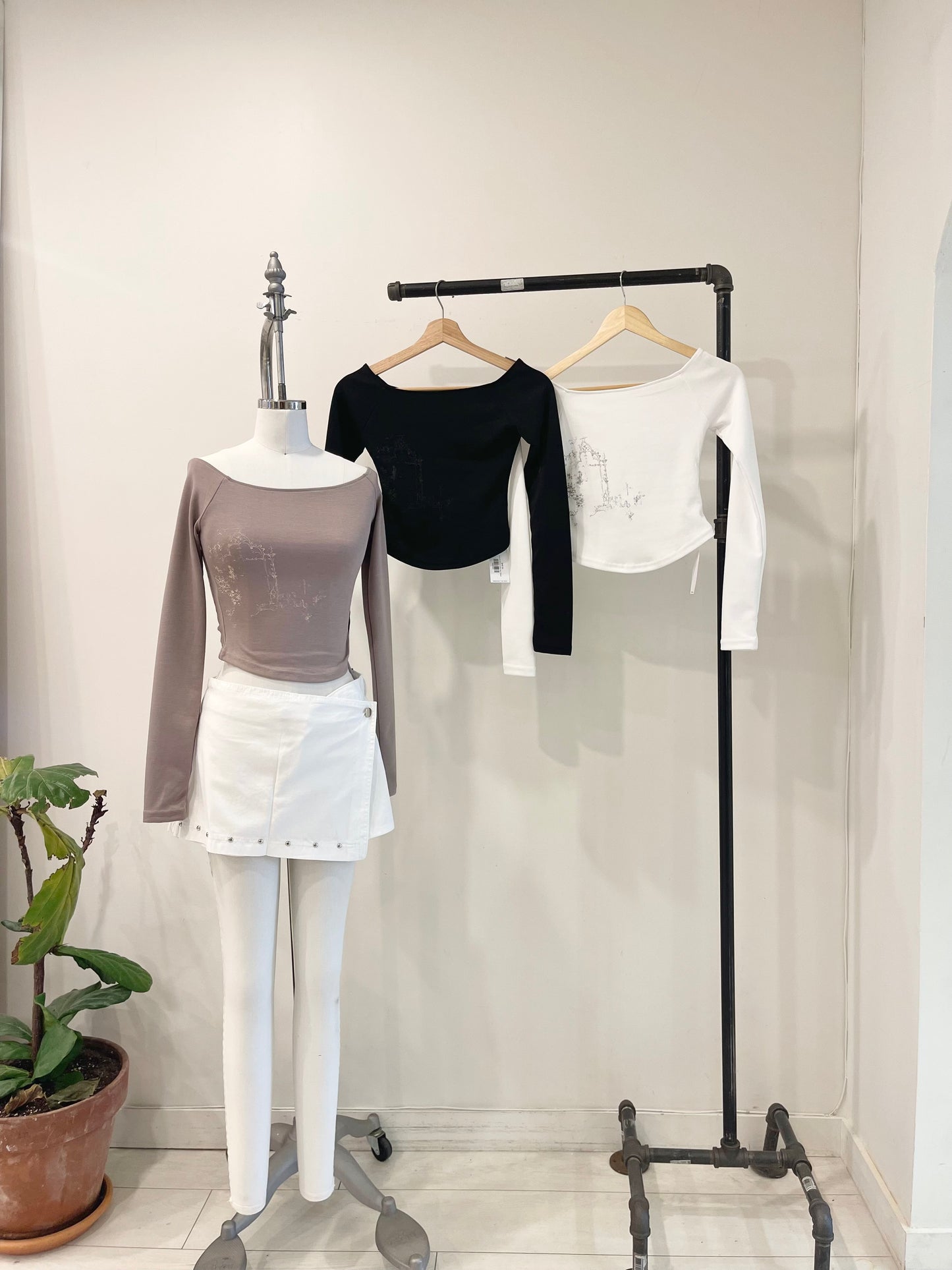 FLEUR Off-shoulder tee