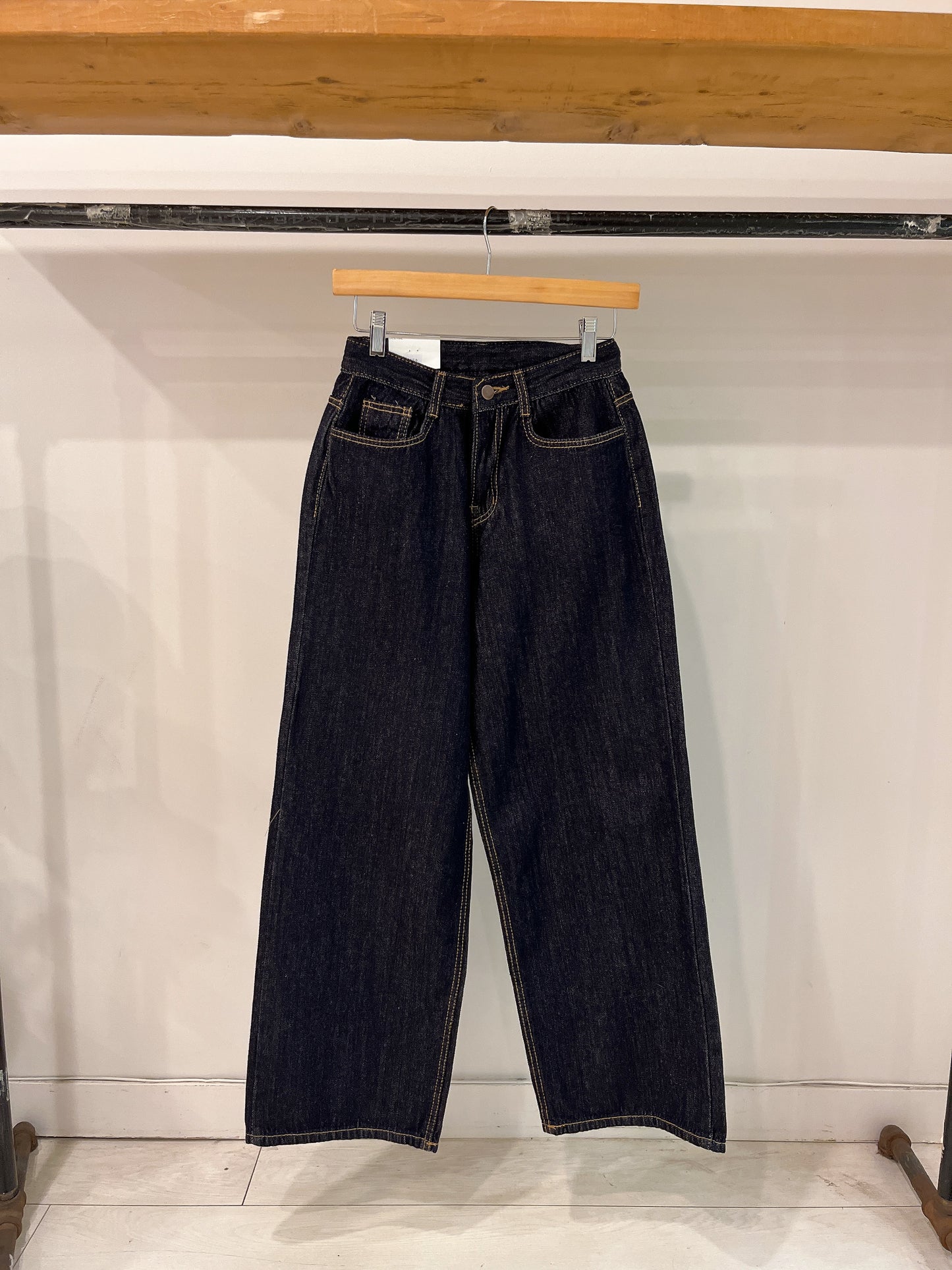 KANJA Wide legged raw jeans