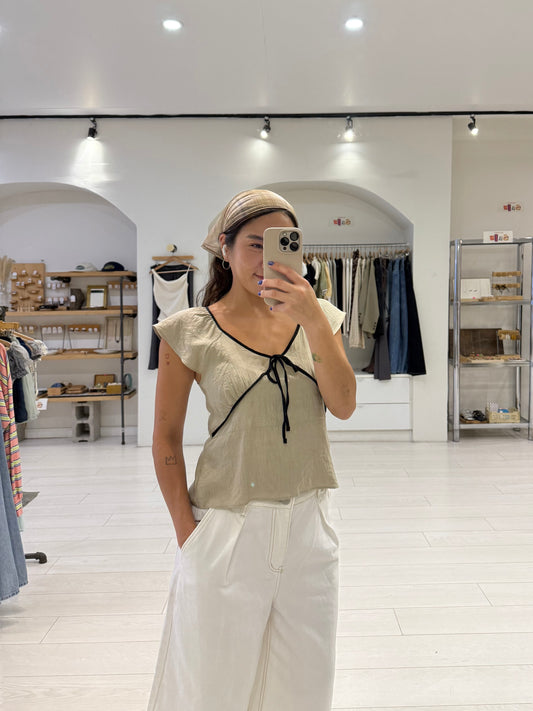 TRILL Contrast Piping top