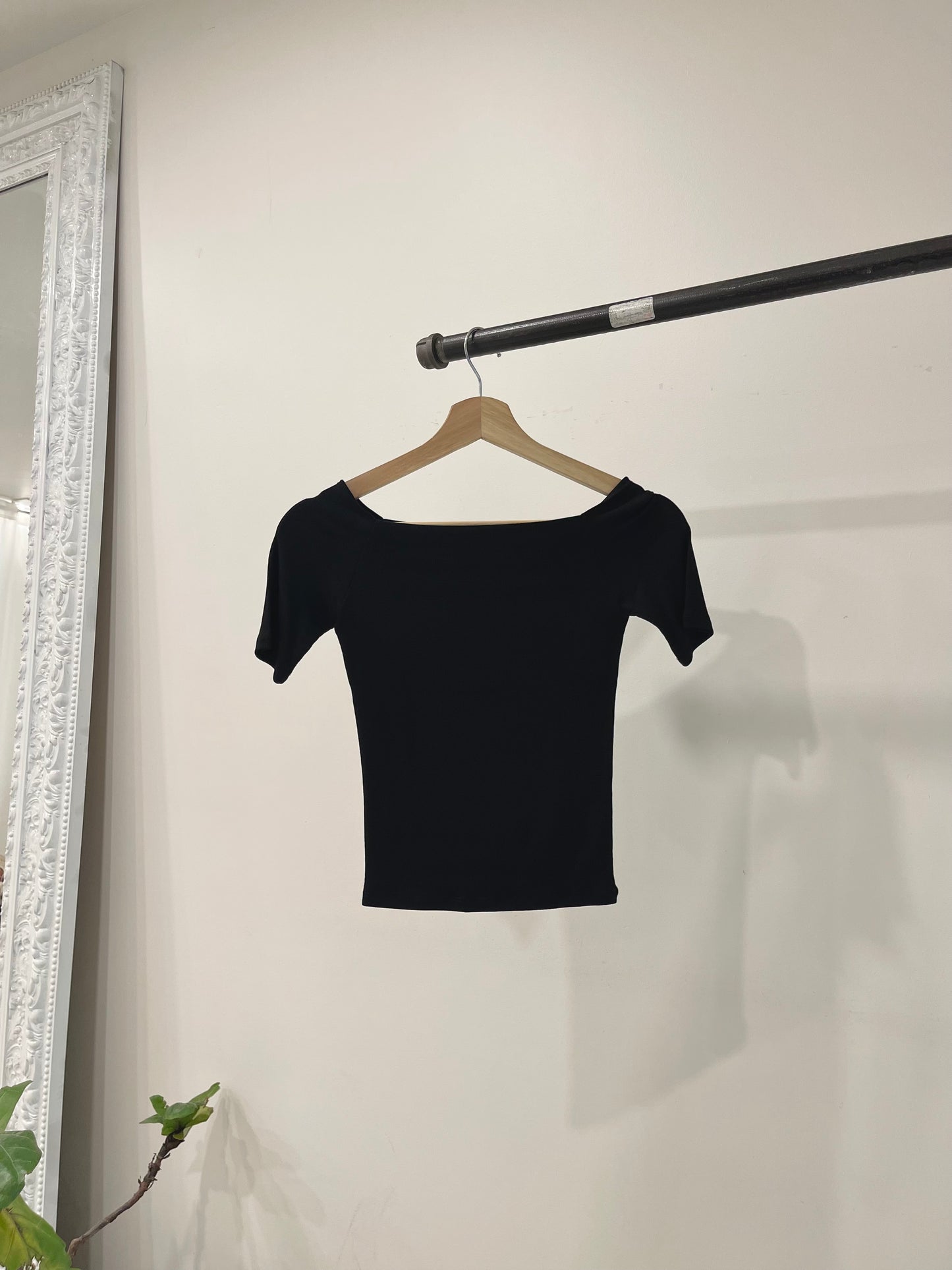 REESE Off-shoulder top