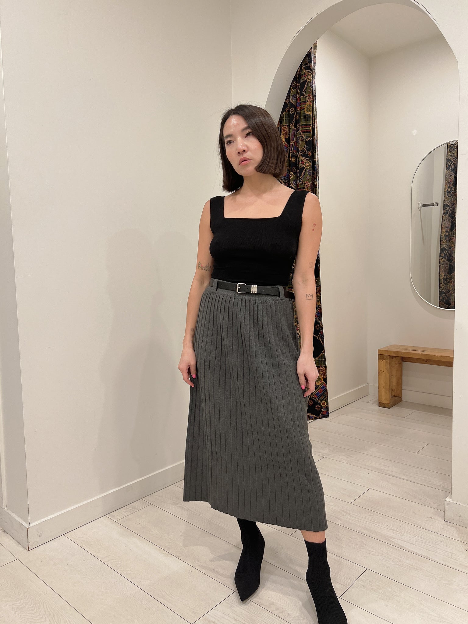BODA Belted pleated knit skirt