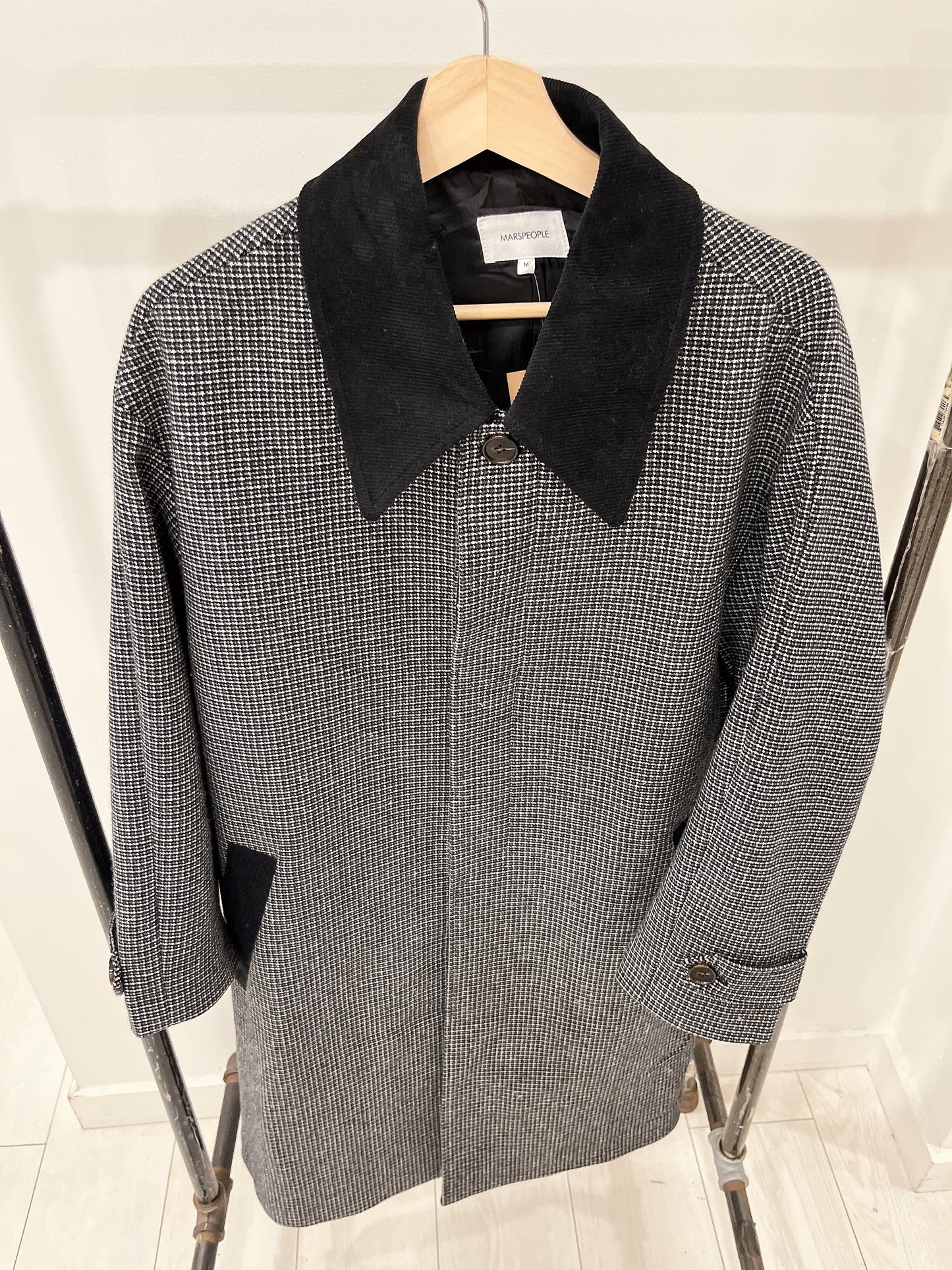 MAAS Contrast collar wool coat