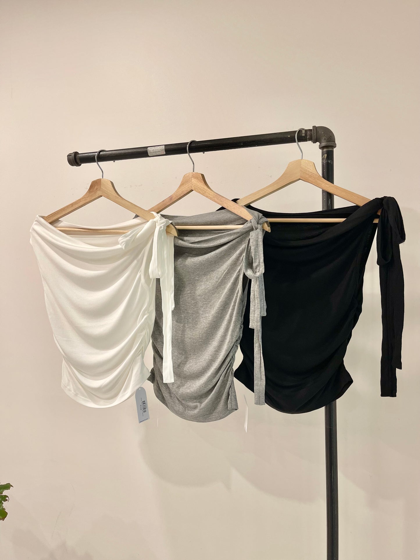 SUNNY Off shoulder top