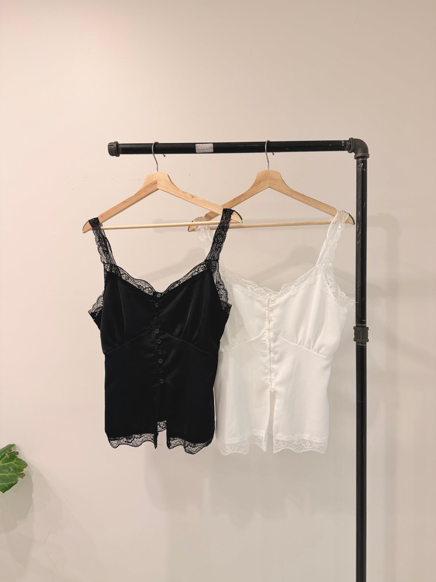 MELLO Satin lace top