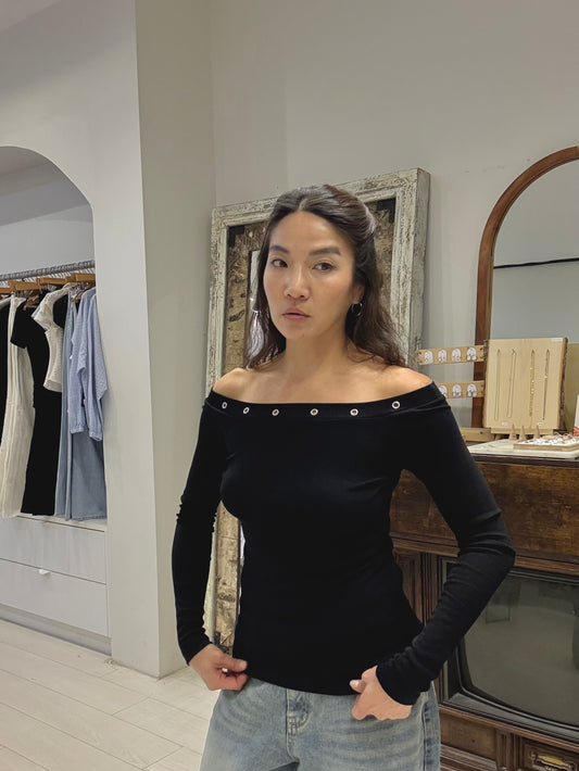 CHEAT Off shoulder eyelet top