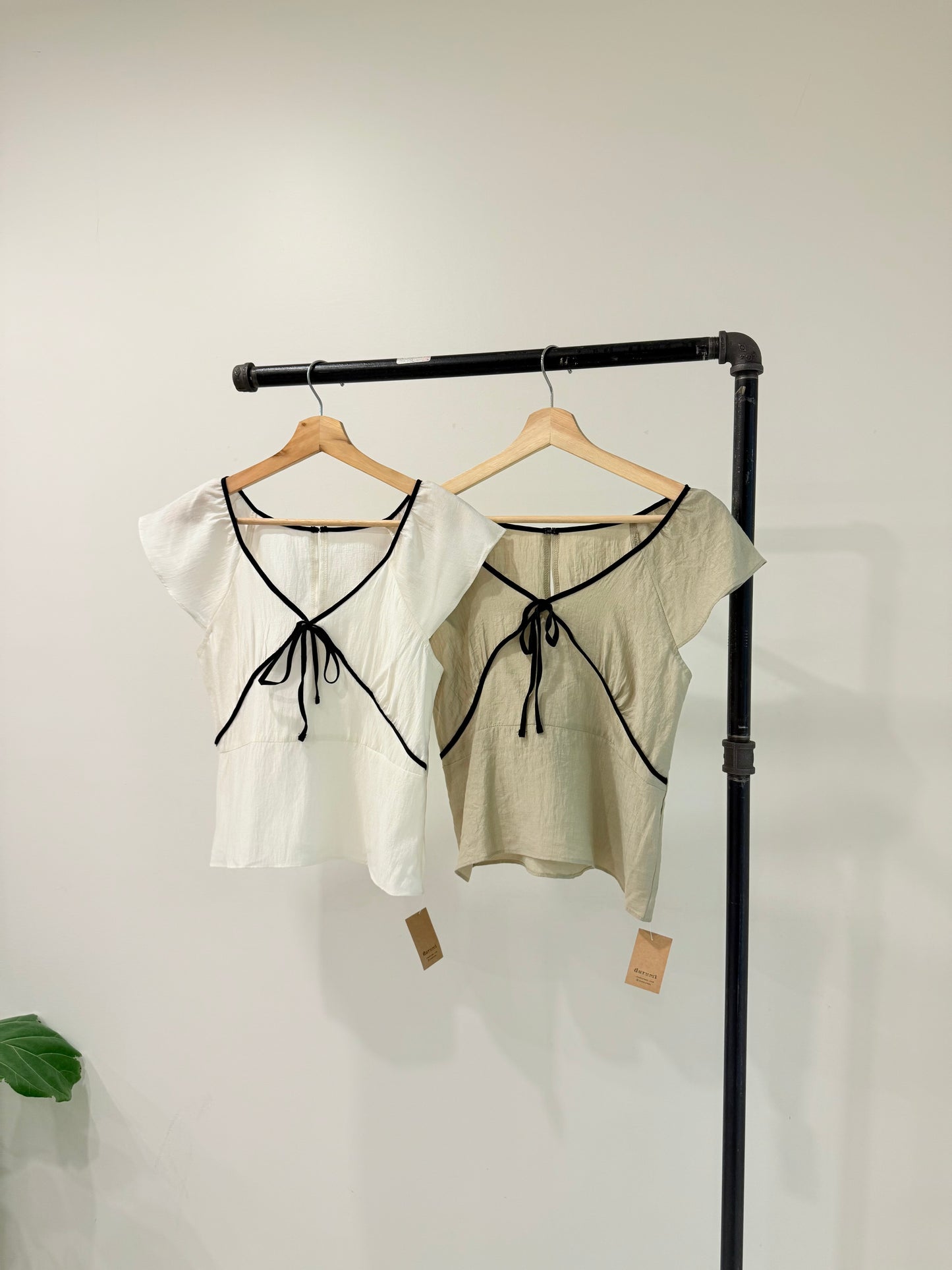 TRILL Contrast Piping top