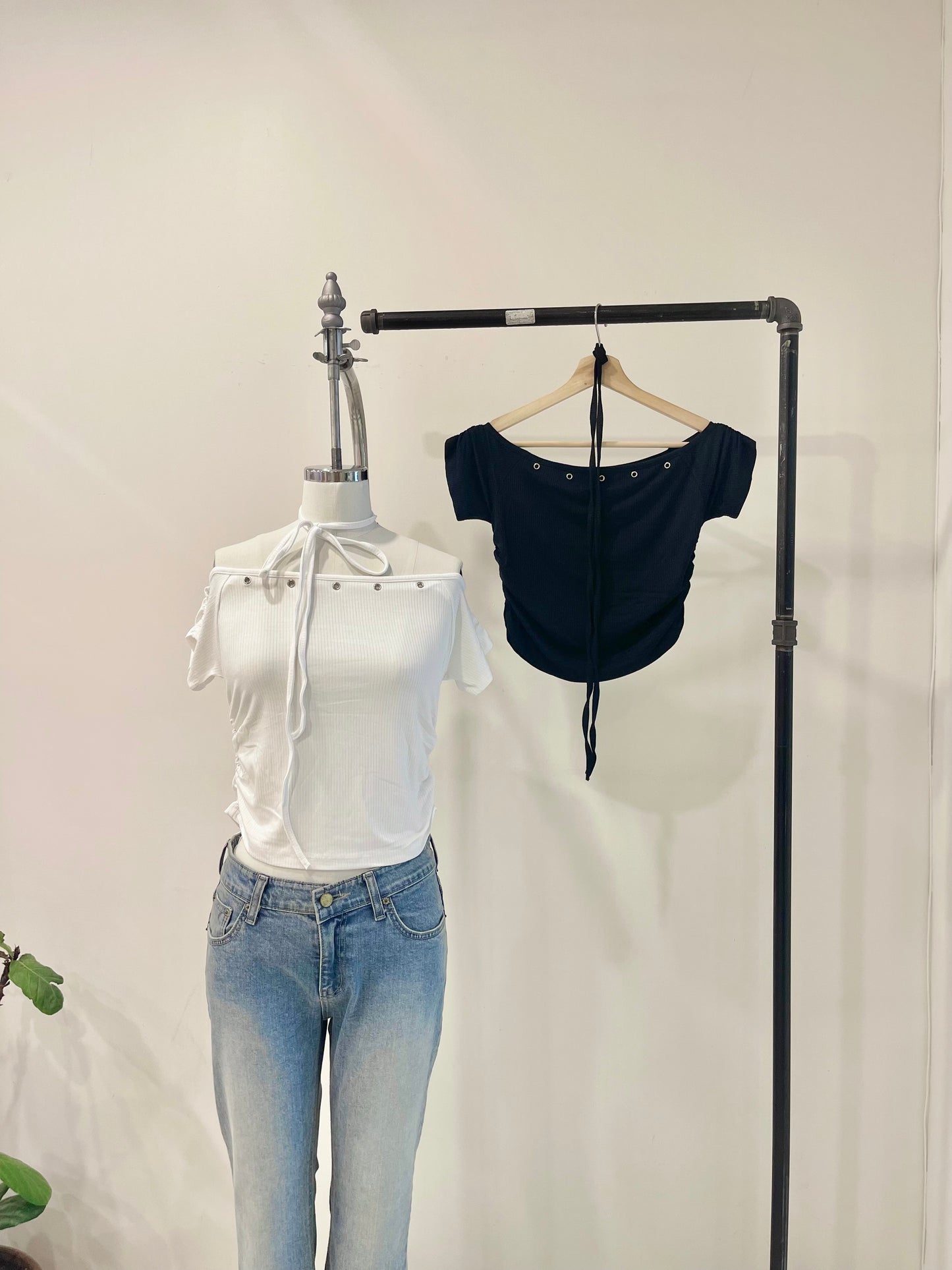 EVIE Eyelet-trim crop tee