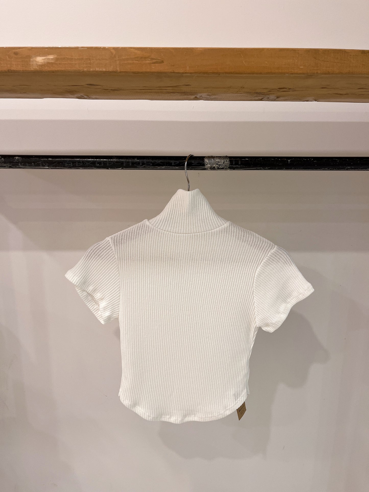 RINGLE Ribbed turtleneck tee