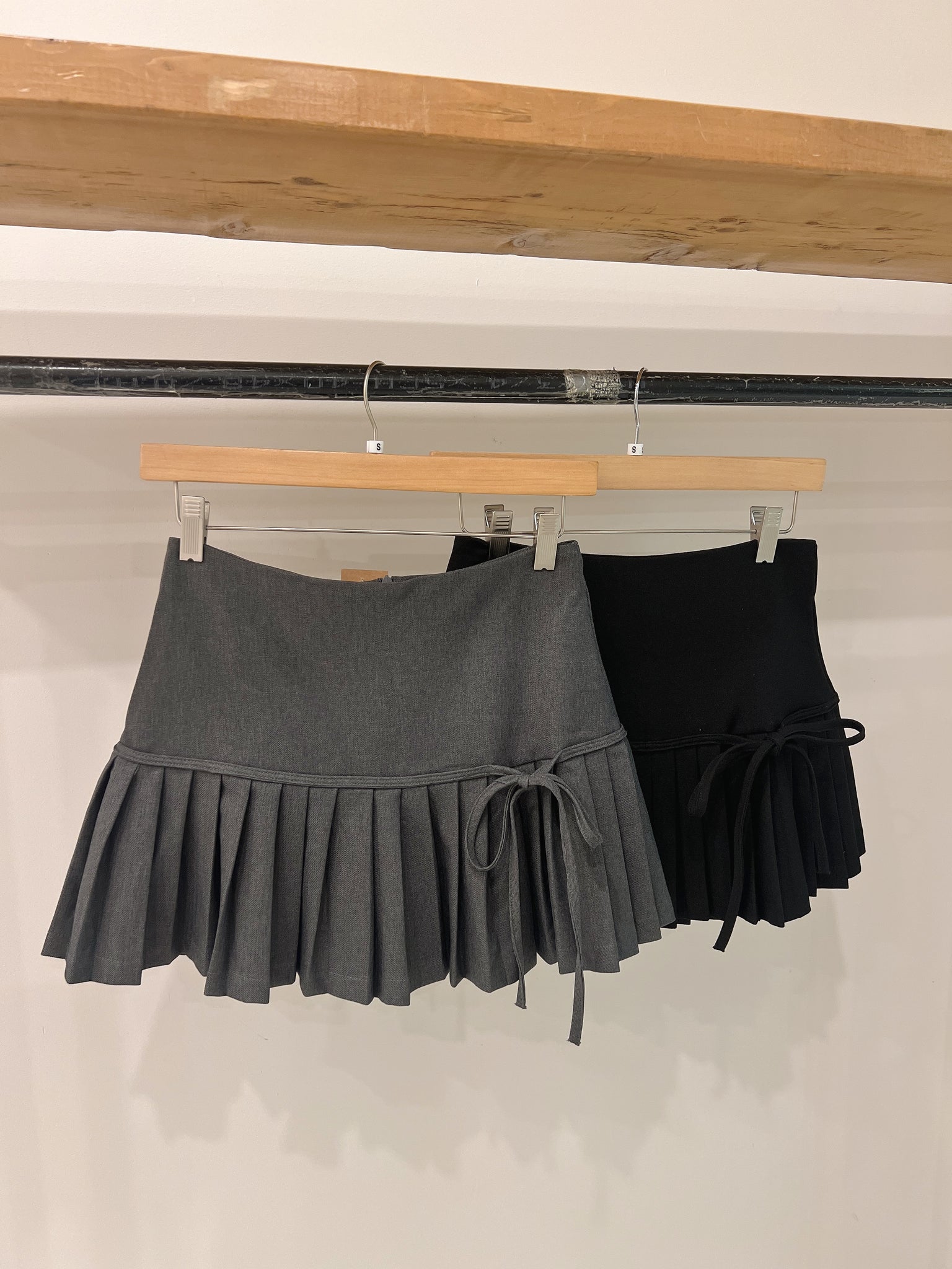 JENNA Pleated mini skirt