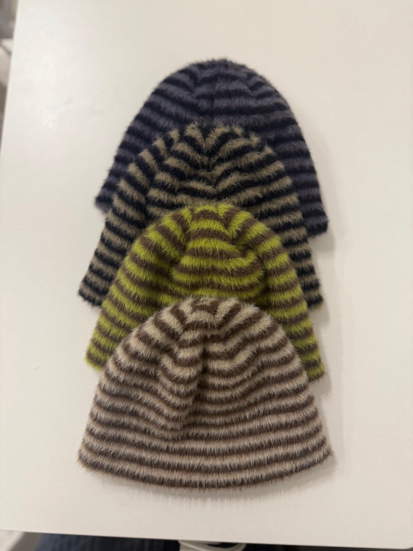 ROYEL Stripe fuzzy toque