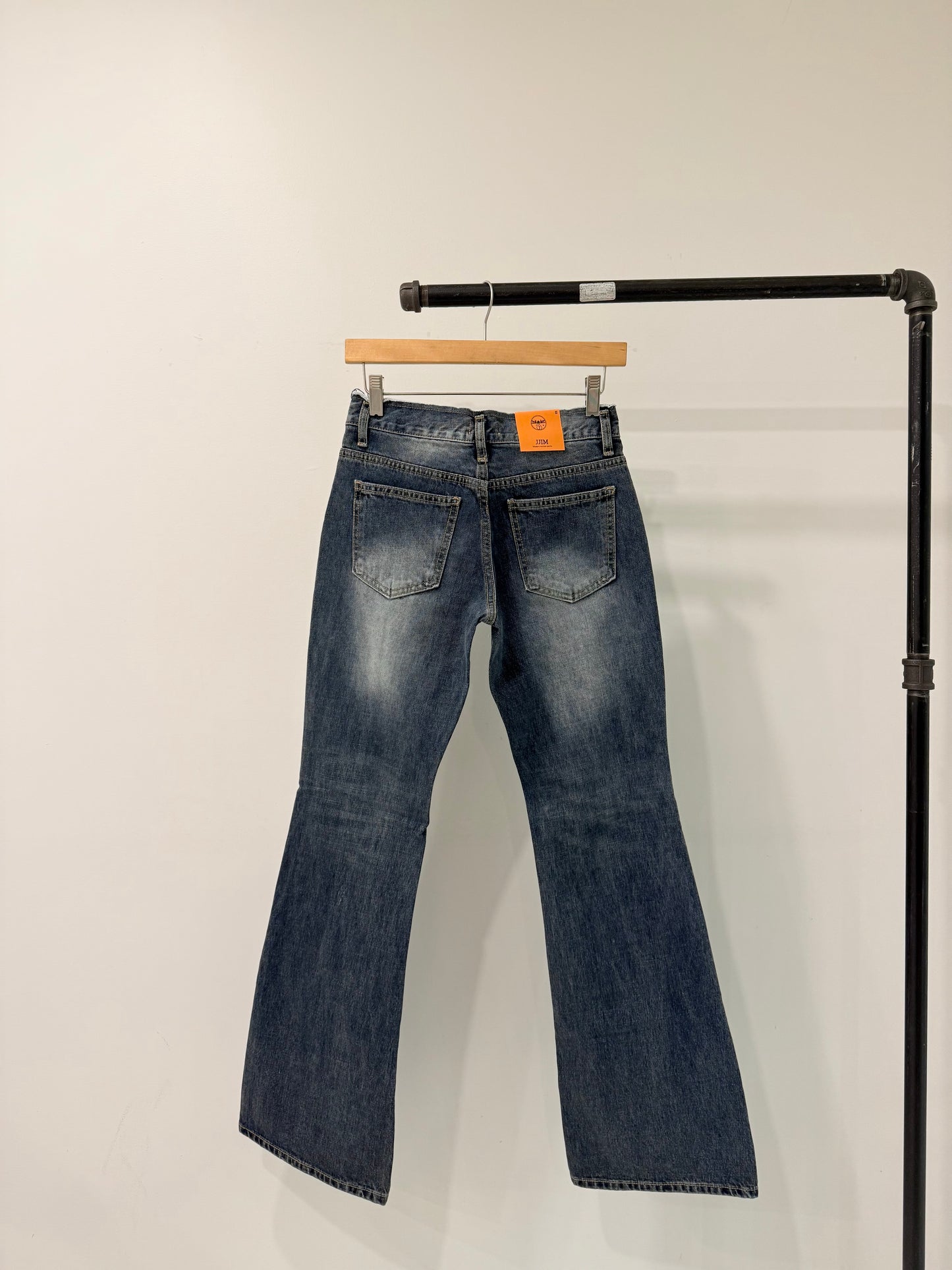 LARA Low-rise bootcut jeans
