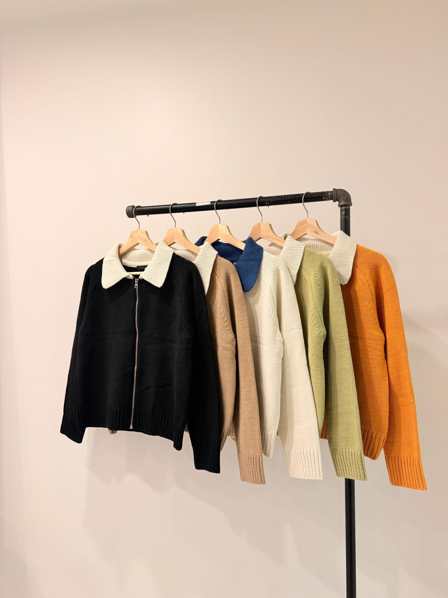 TAKE Contrast collar zip-up