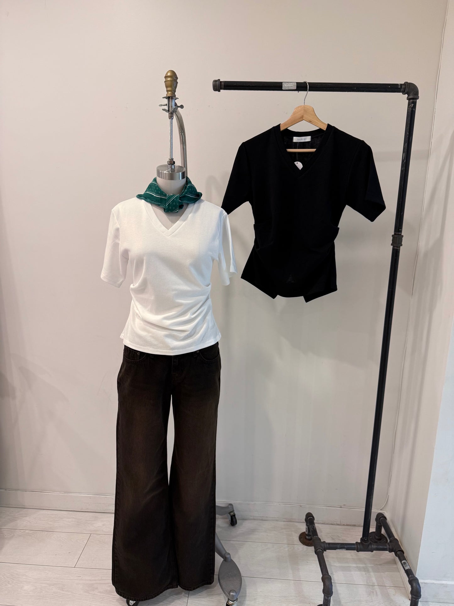 SYBIL V-neck tee