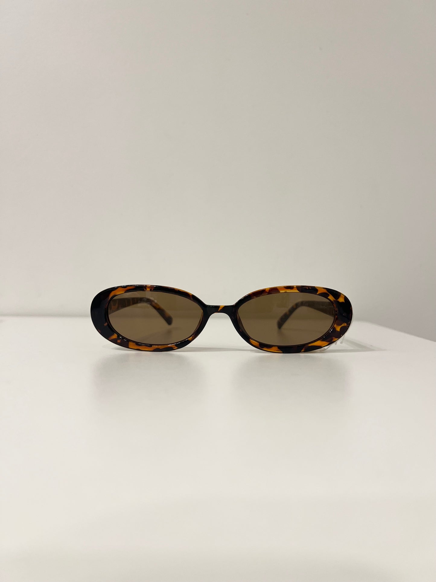 VICTO Oval sunnies