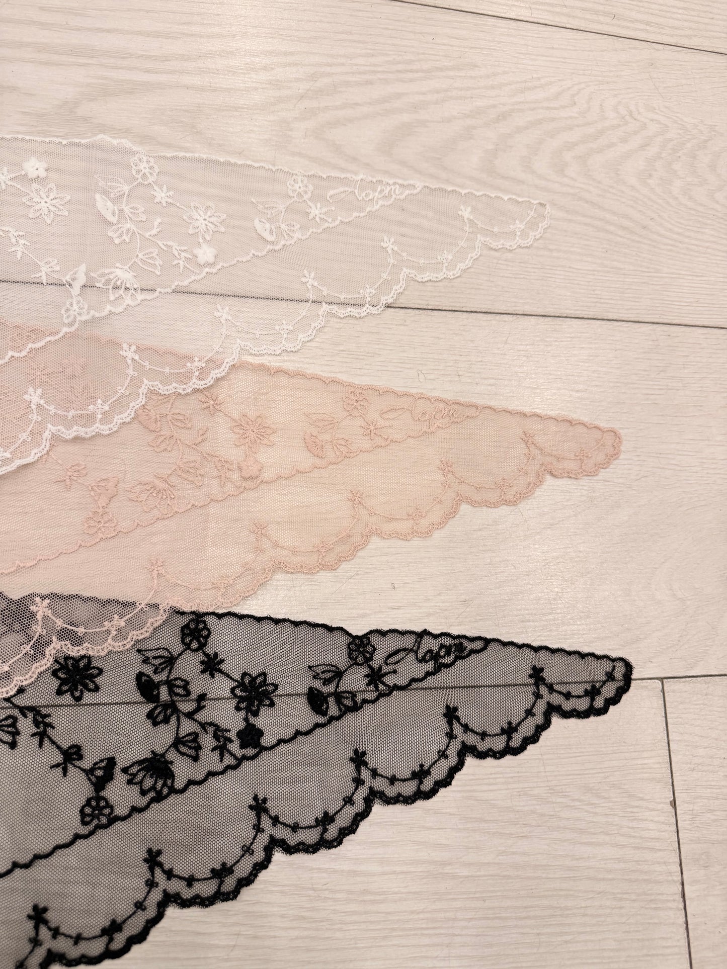 HUE Large triangle scarf