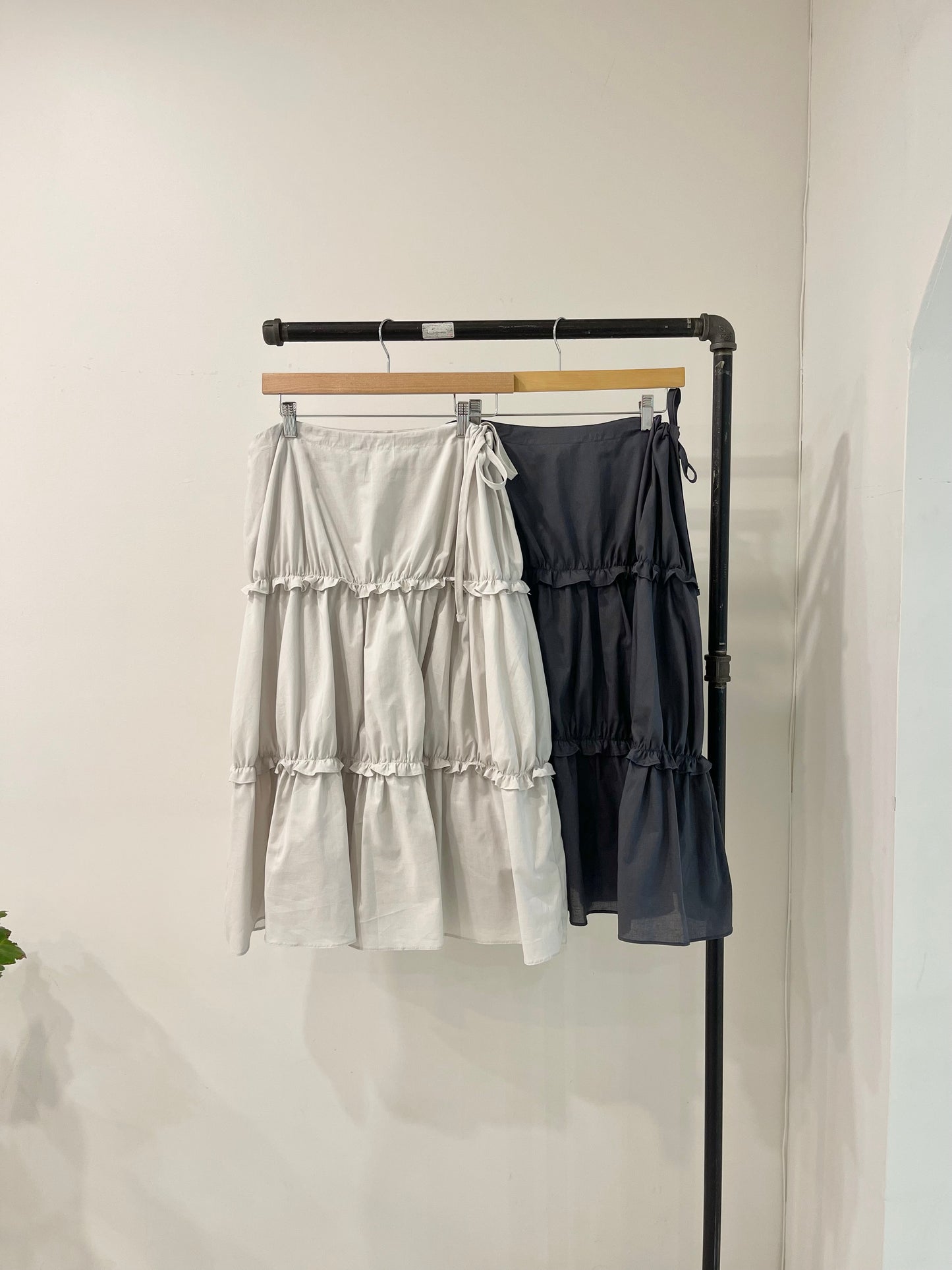 KYGO Adjustable tiered skirt
