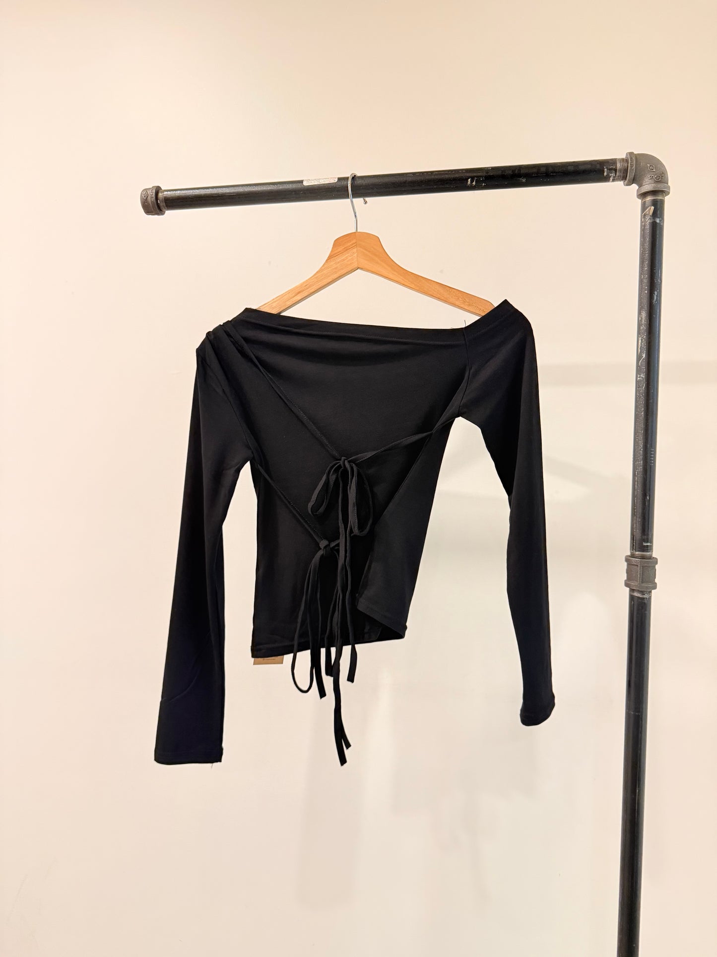IZZY Off shoulder tie top
