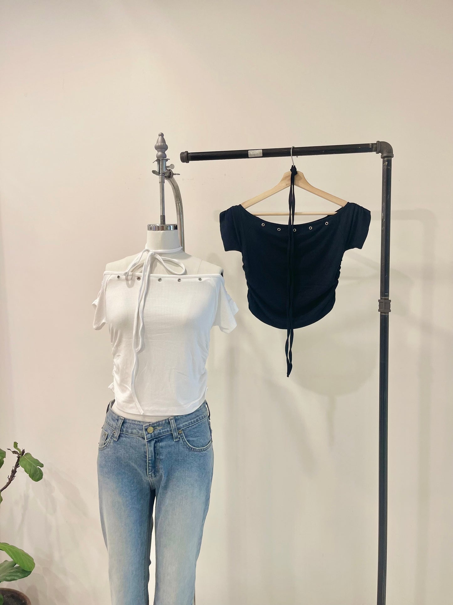 EVIE Eyelet-trim crop tee