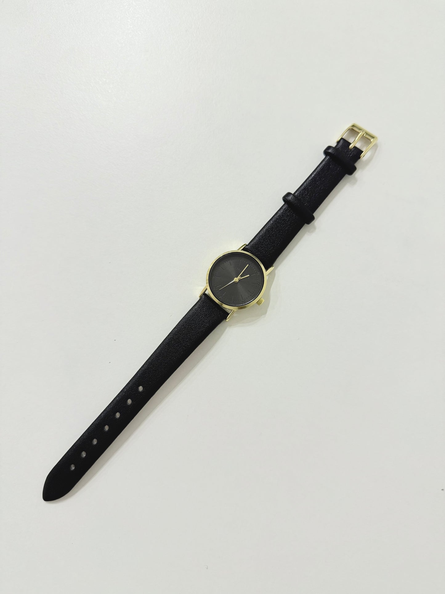HIDDEN Leather watch