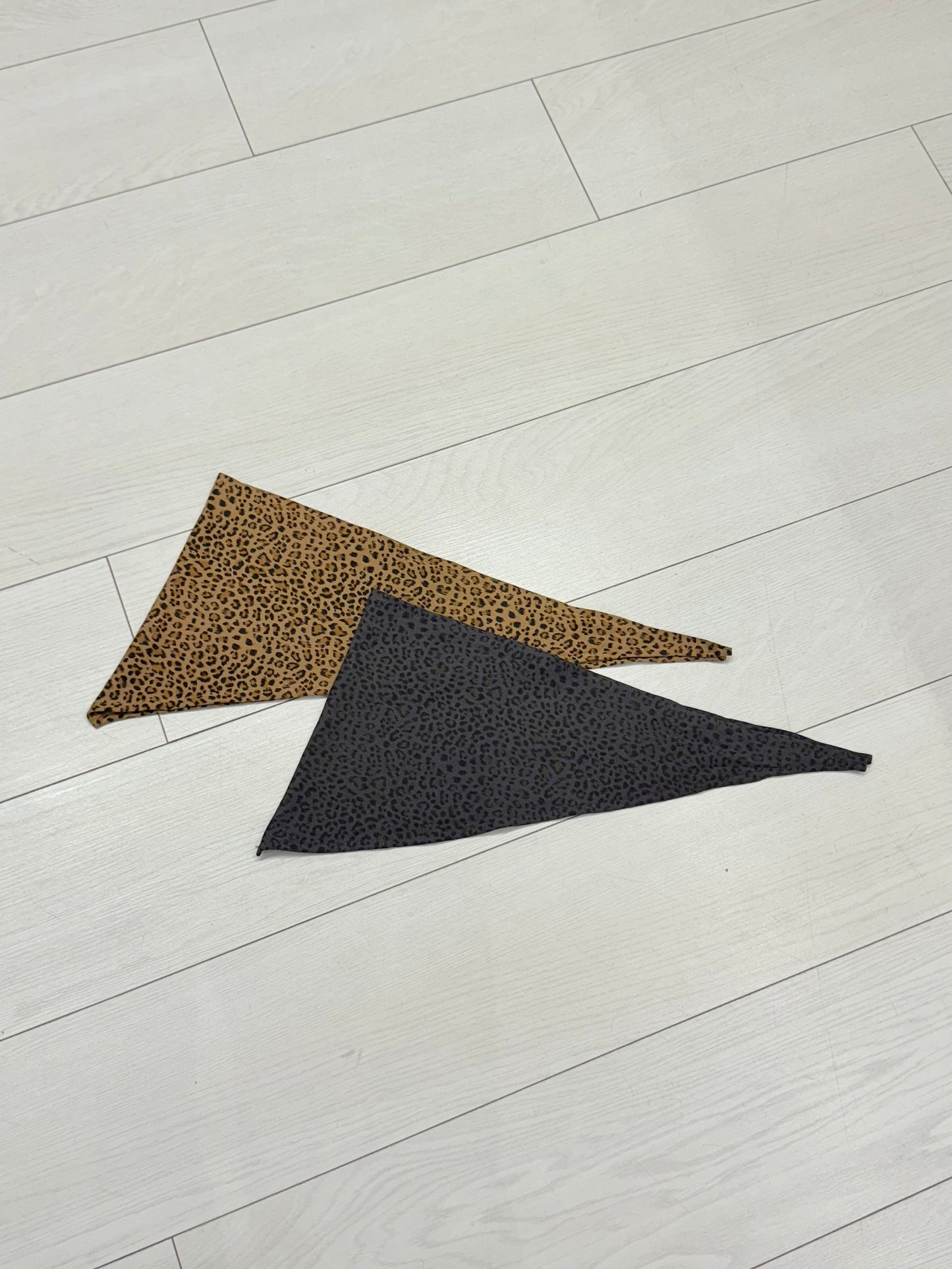 MAAM Cheetah triangle scarf
